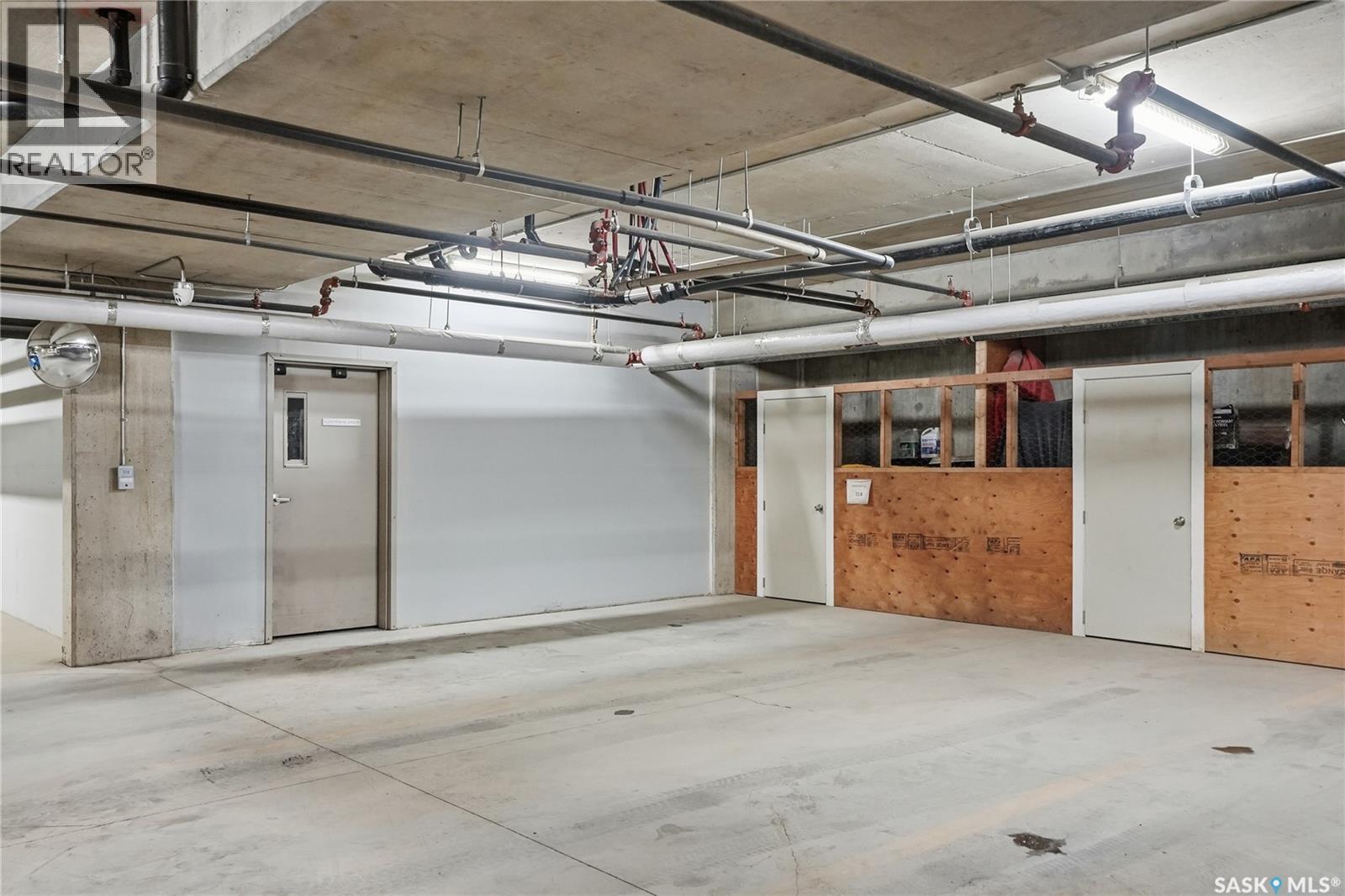 214 142 Pawlychenko Lane, Saskatoon, SK - Indoor Photo Showing Garage