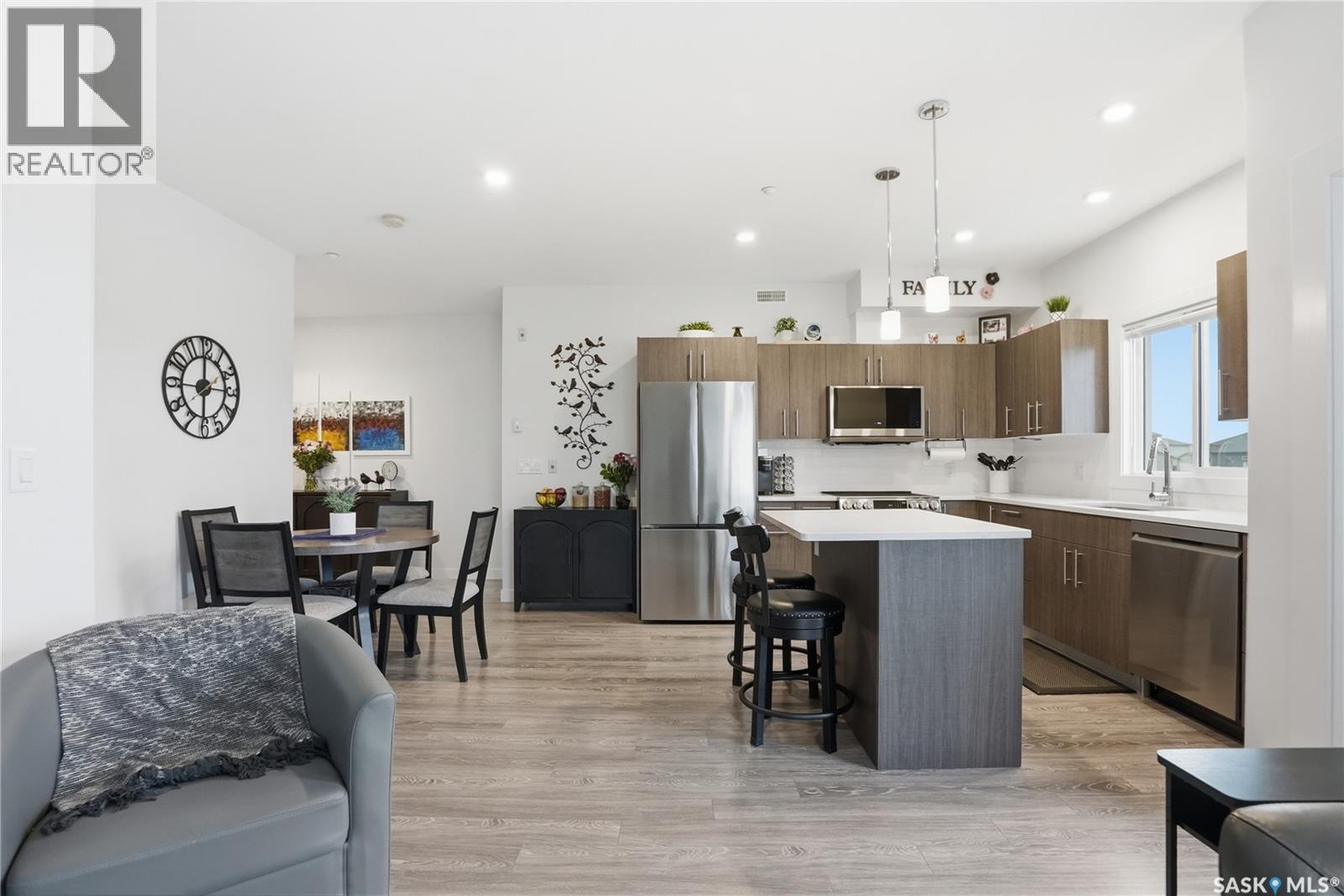 214 142 Pawlychenko Lane, Saskatoon, SK - Indoor Photo Showing Kitchen With Stainless Steel Kitchen With Upgraded Kitchen