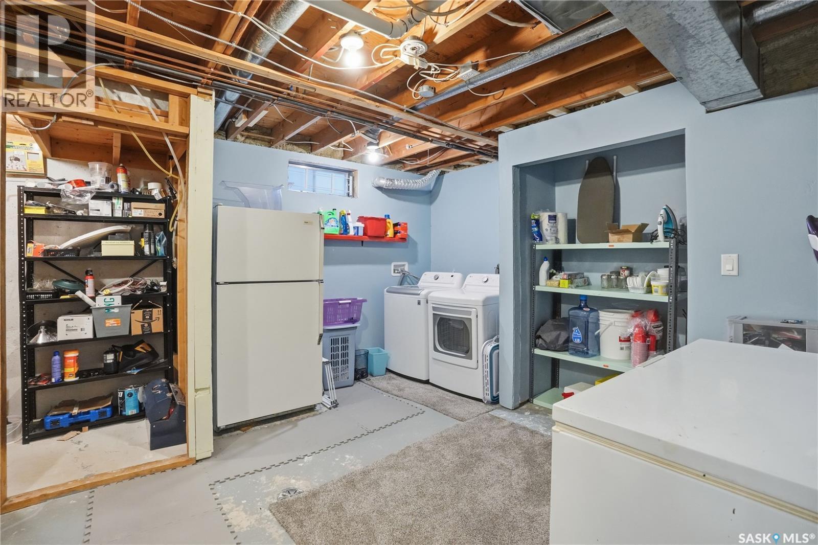 2838 Hartmann Crescent E, Regina, SK - Indoor Photo Showing Laundry Room