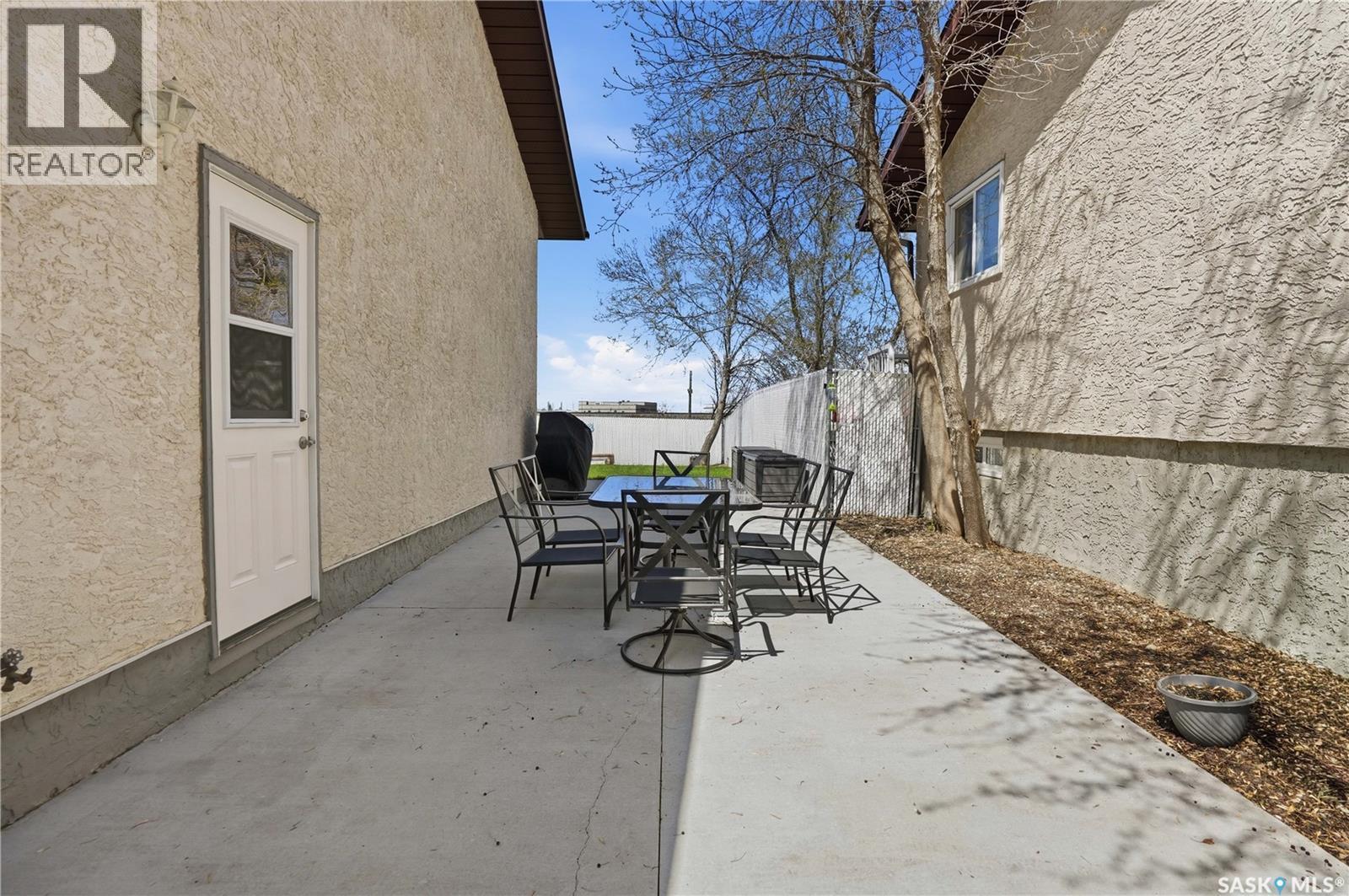 2838 Hartmann Crescent E, Regina, SK - Outdoor