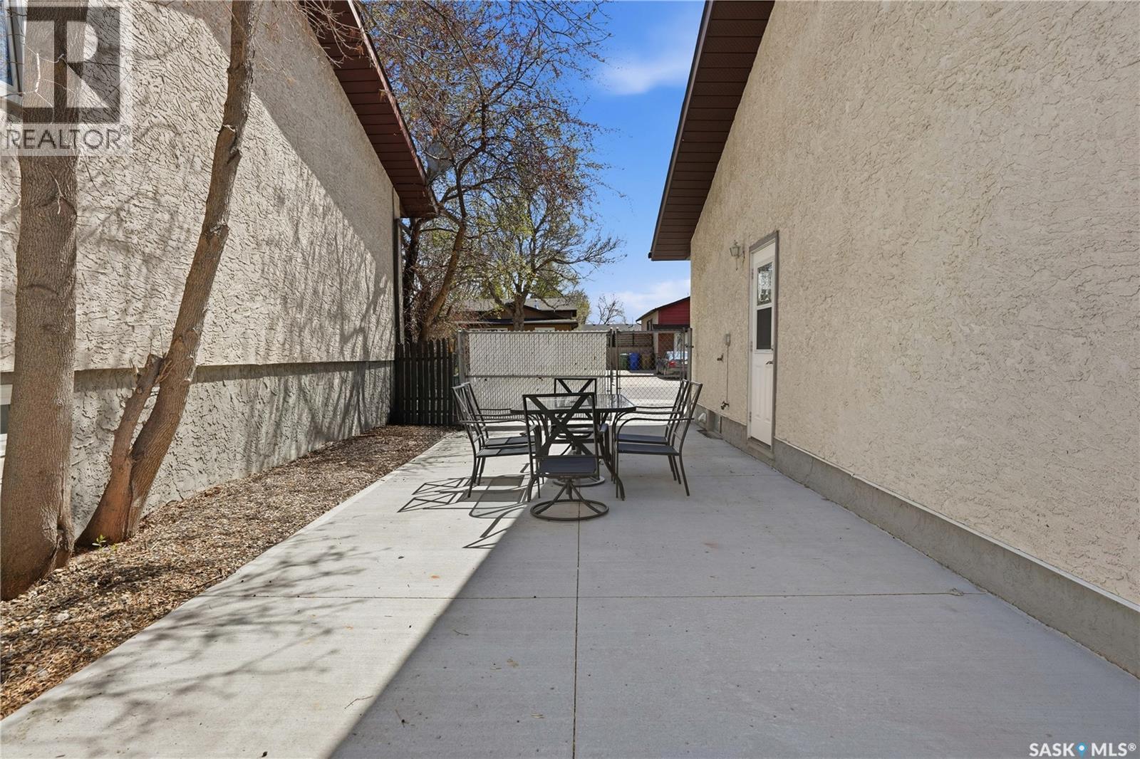 2838 Hartmann Crescent E, Regina, SK - Outdoor