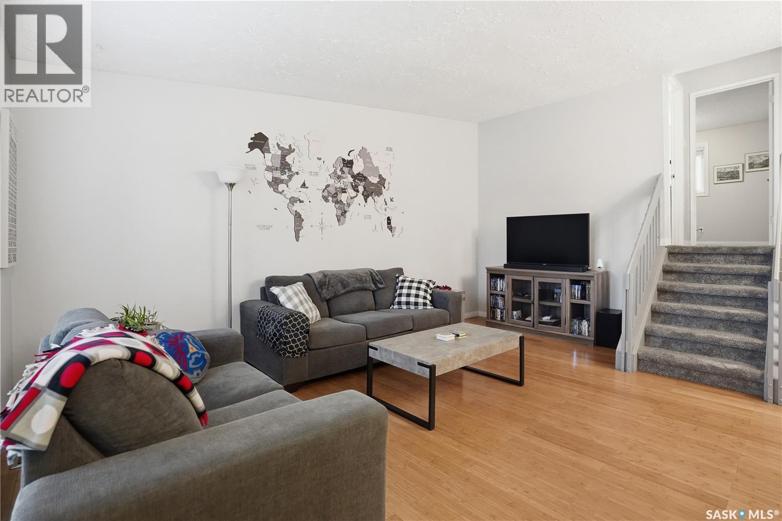 2838 Hartmann Crescent E, Regina, SK - Indoor Photo Showing Living Room