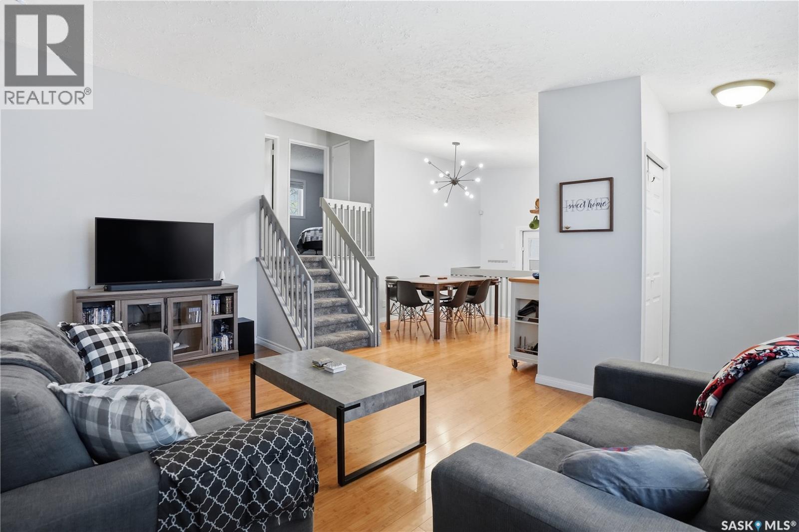 2838 Hartmann Crescent E, Regina, SK - Indoor Photo Showing Living Room