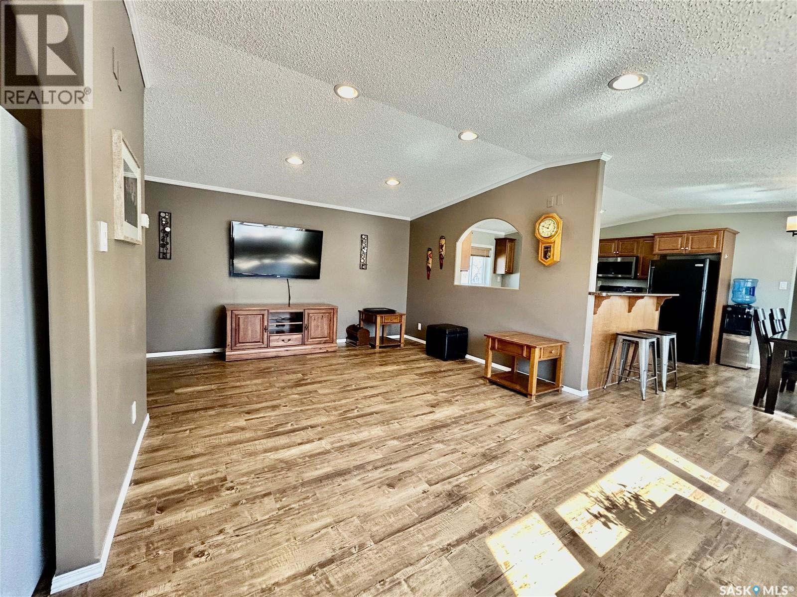 607 Beharrel Street, Oxbow, SK - Indoor