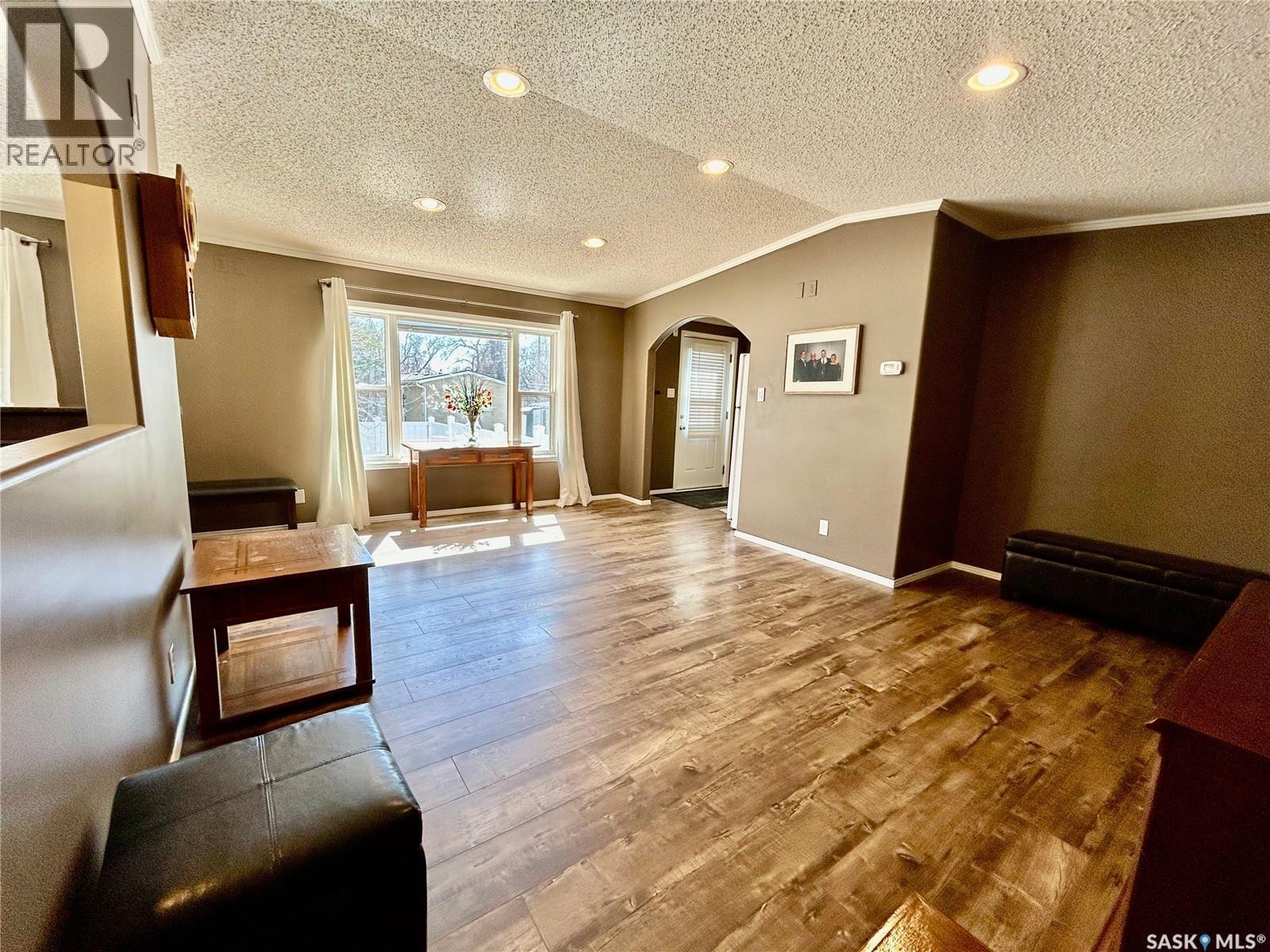 607 Beharrel Street, Oxbow, SK - Indoor