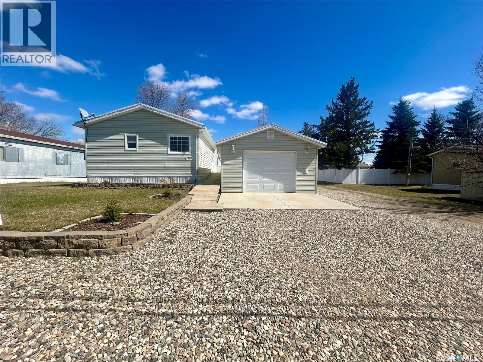 607 Beharrel Street, Oxbow, SK - Outdoor
