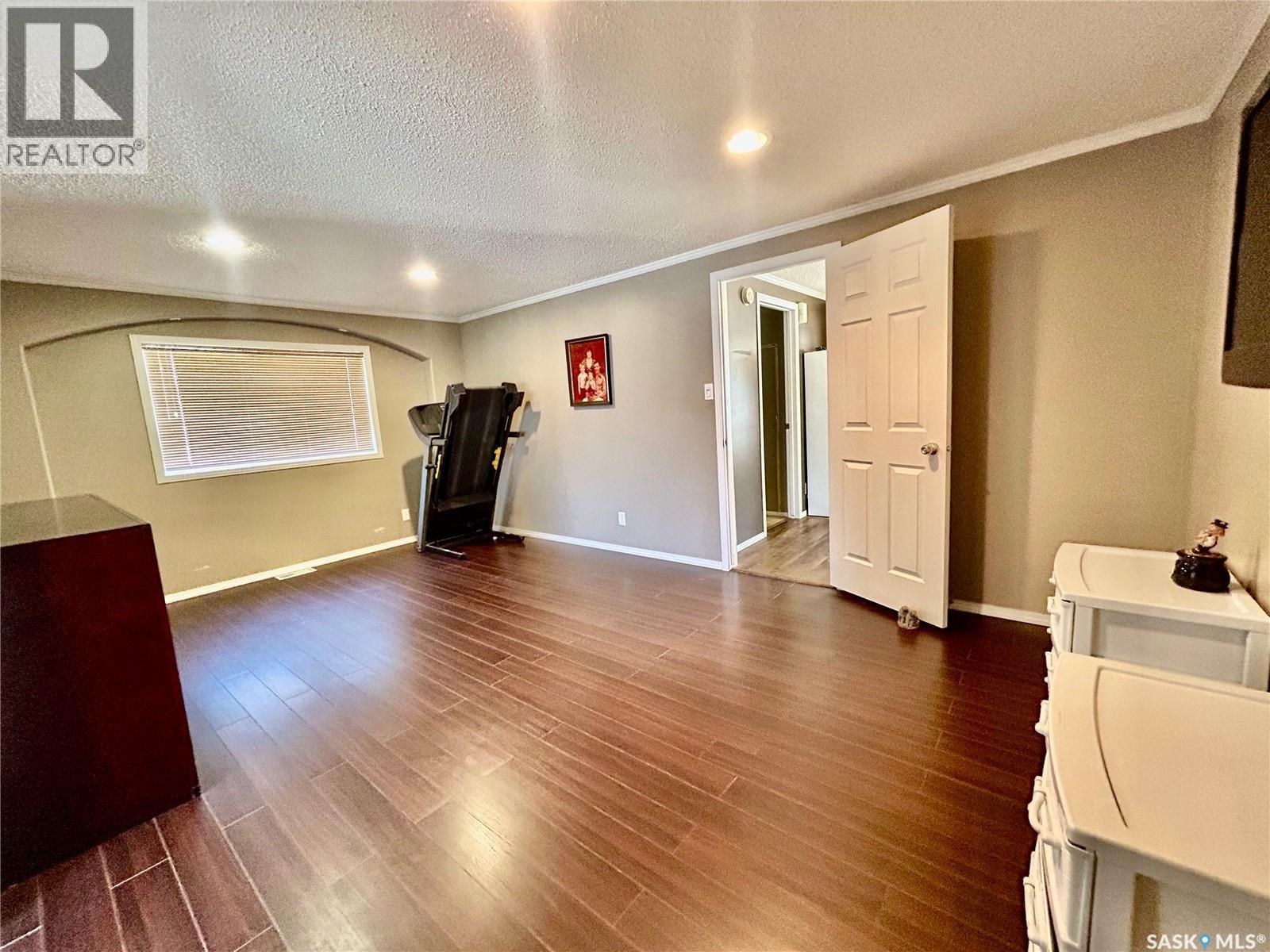 607 Beharrel Street, Oxbow, SK - Indoor