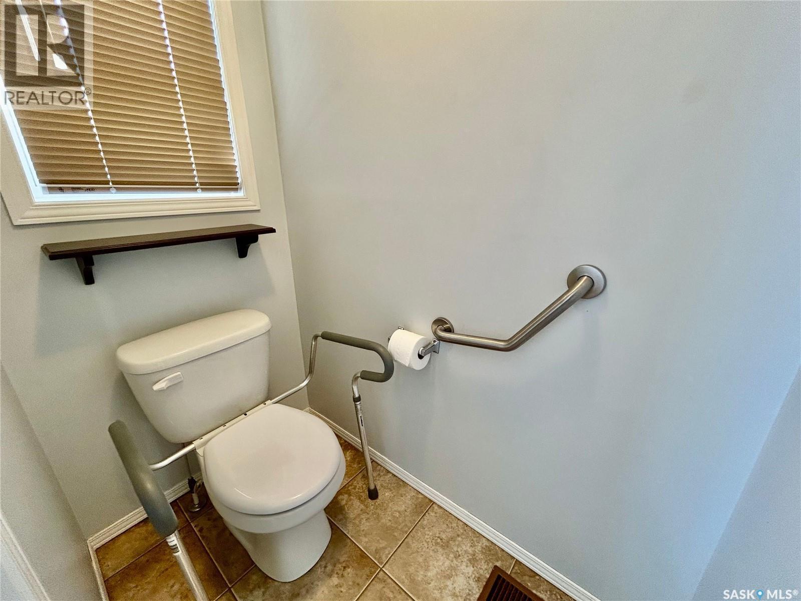 607 Beharrel Street, Oxbow, SK - Indoor Photo Showing Bathroom