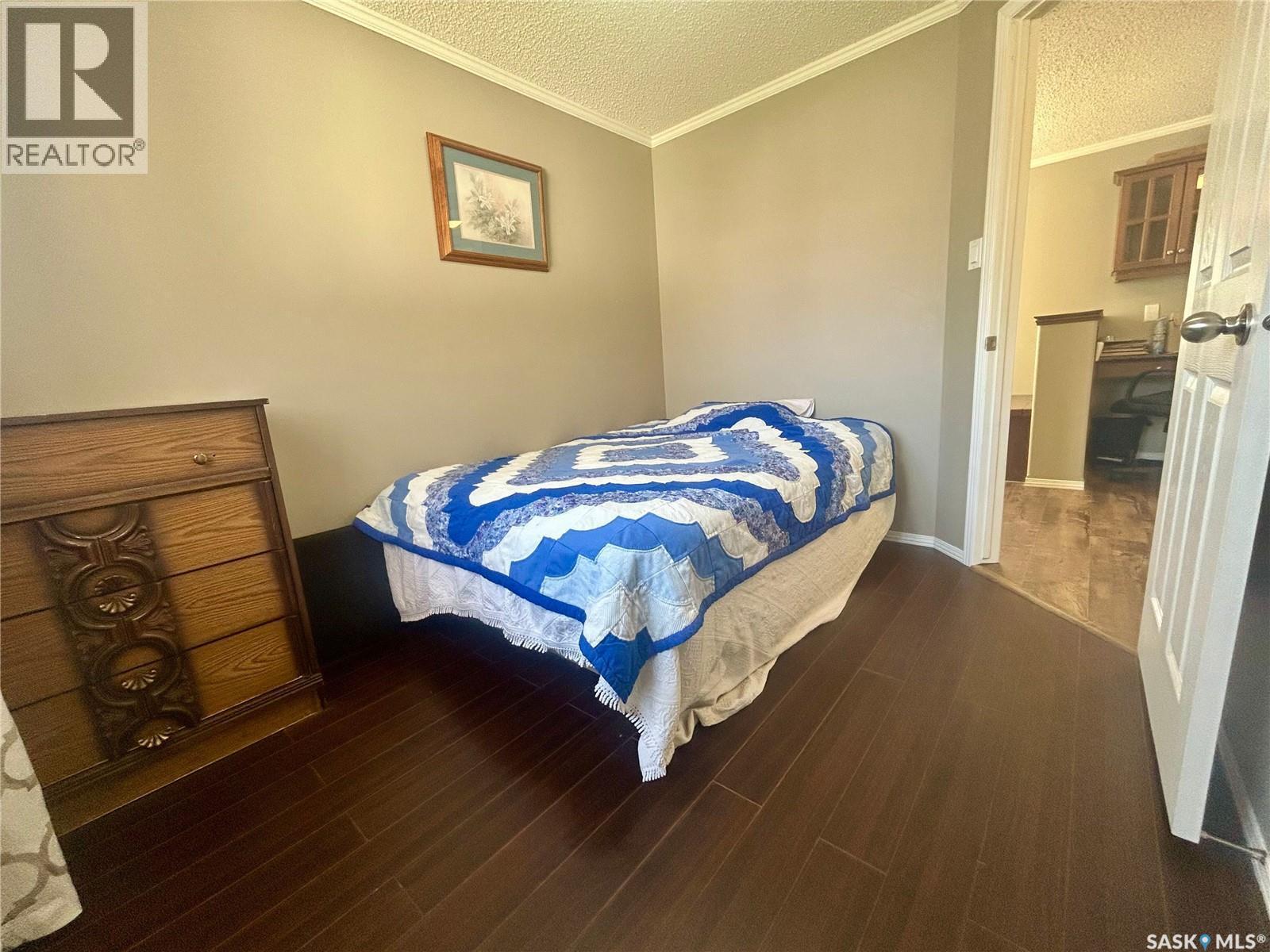 607 Beharrel Street, Oxbow, SK - Indoor Photo Showing Bedroom