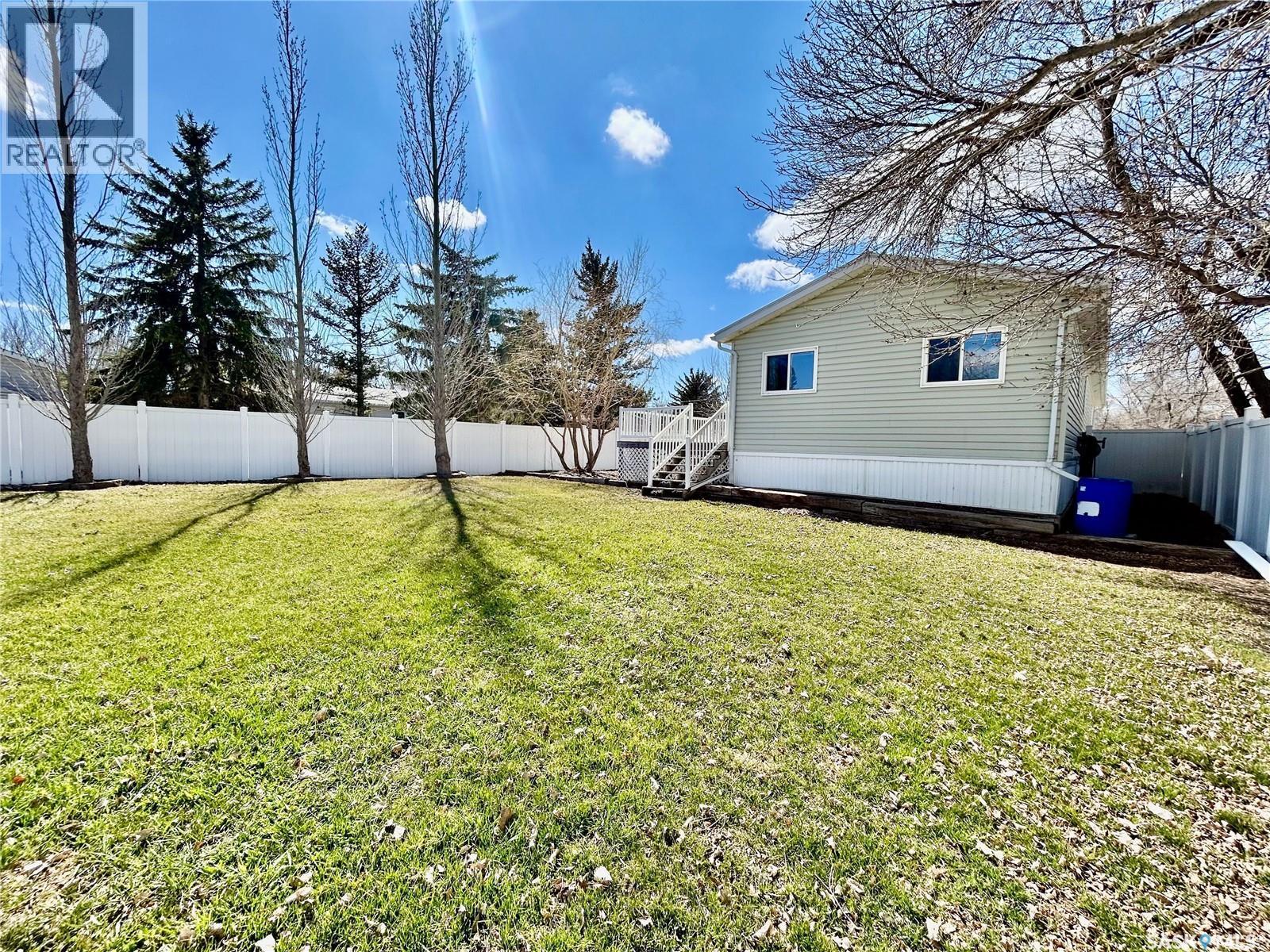 607 Beharrel Street, Oxbow, SK - Outdoor