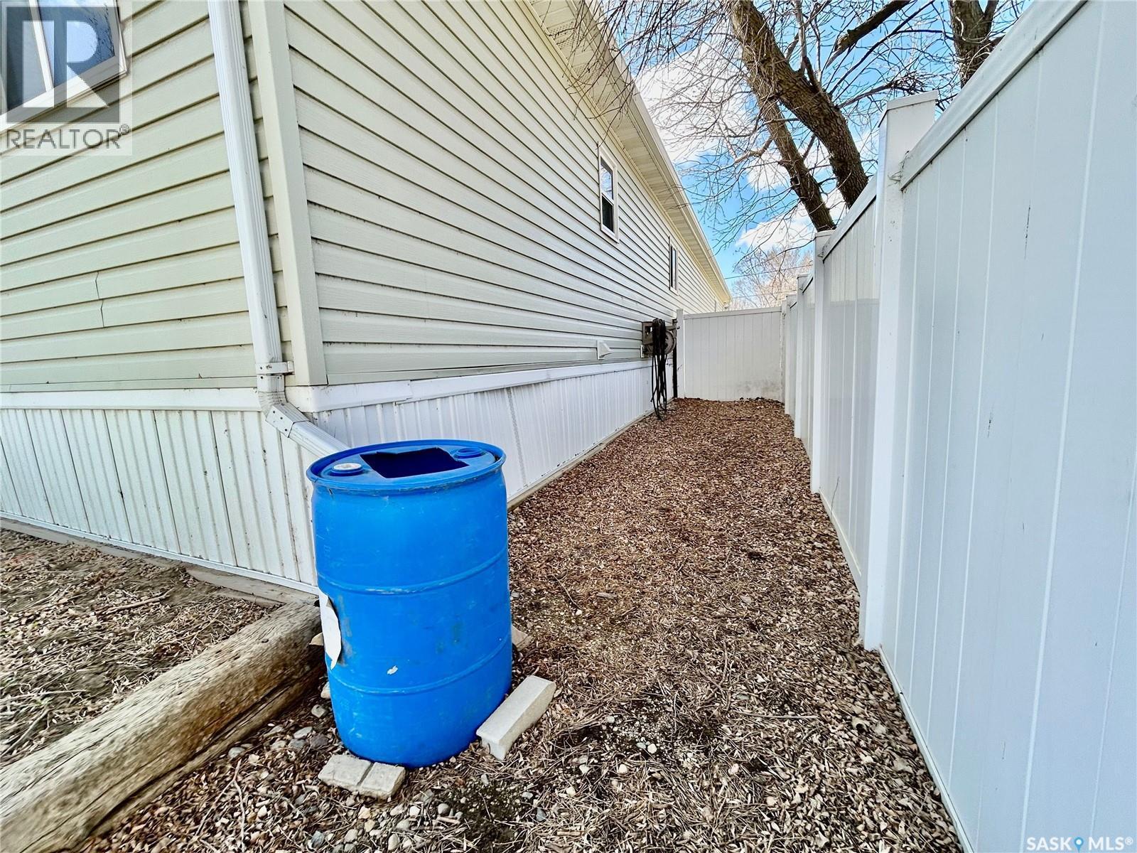 607 Beharrel Street, Oxbow, SK - Outdoor