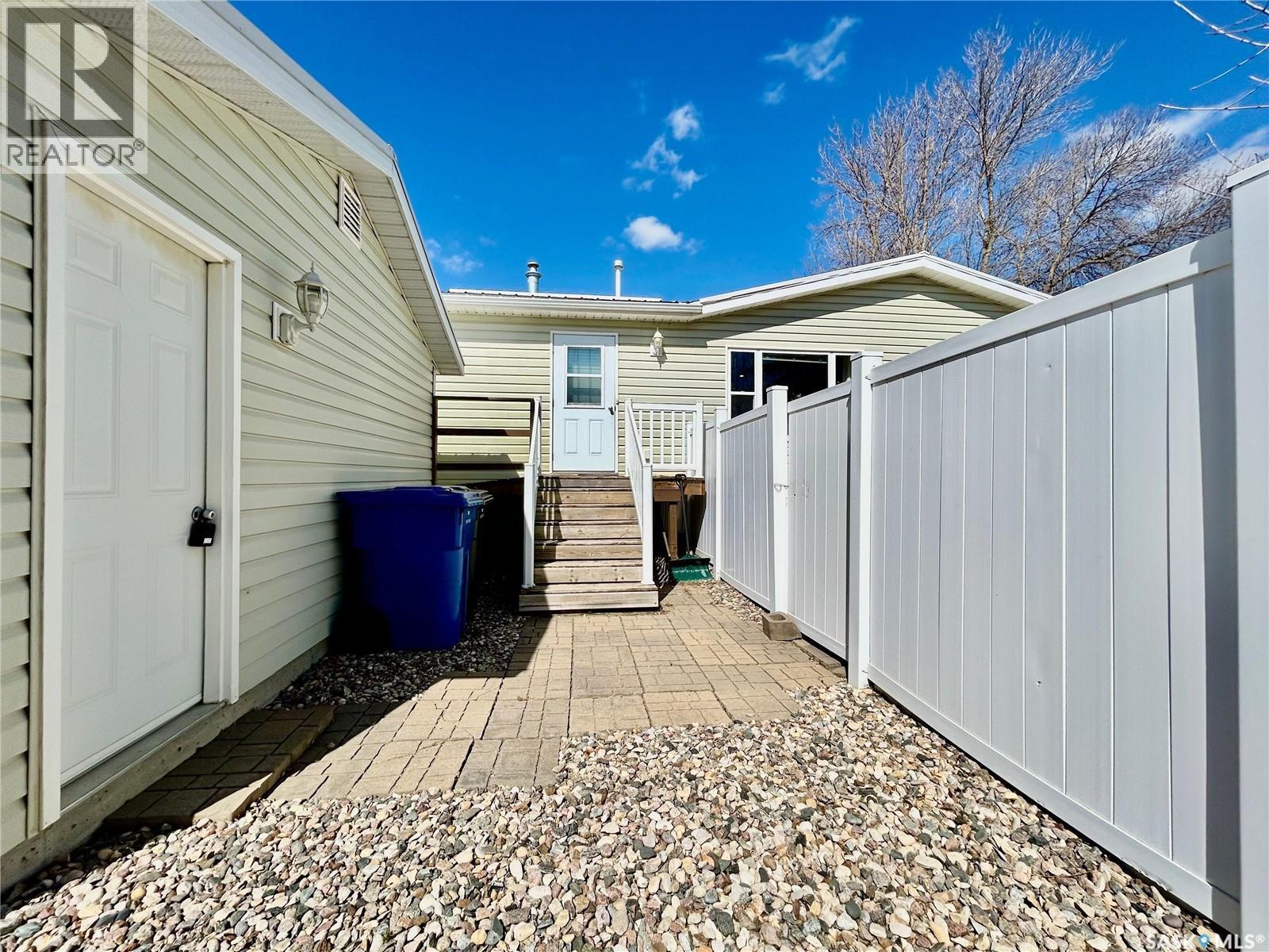 607 Beharrel Street, Oxbow, SK - Outdoor With Exterior