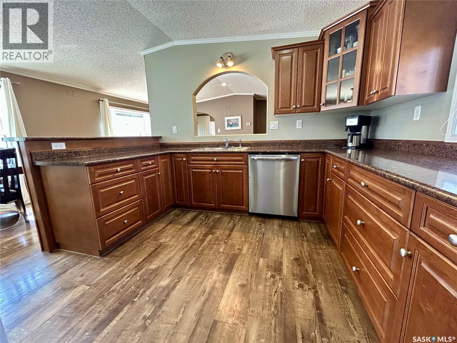 607 Beharrel Street, Oxbow, SK - Indoor Photo Showing Kitchen