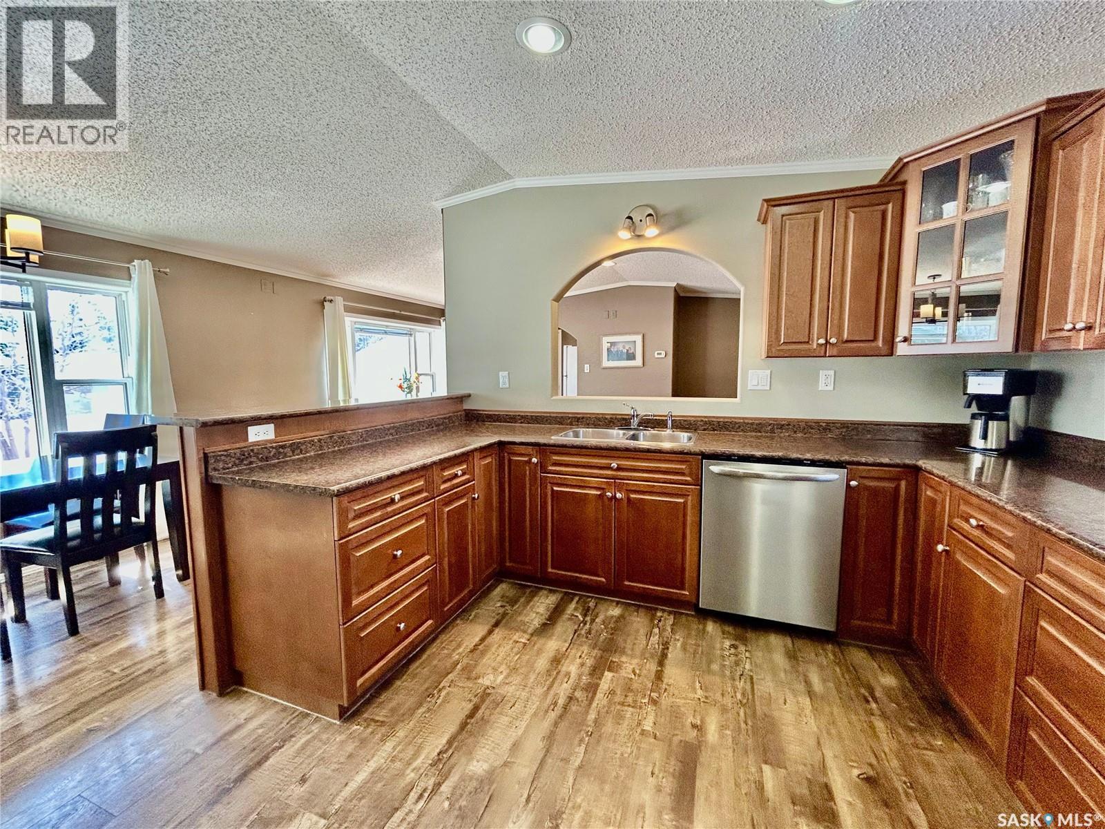 607 Beharrel Street, Oxbow, SK - Indoor Photo Showing Kitchen With Double Sink