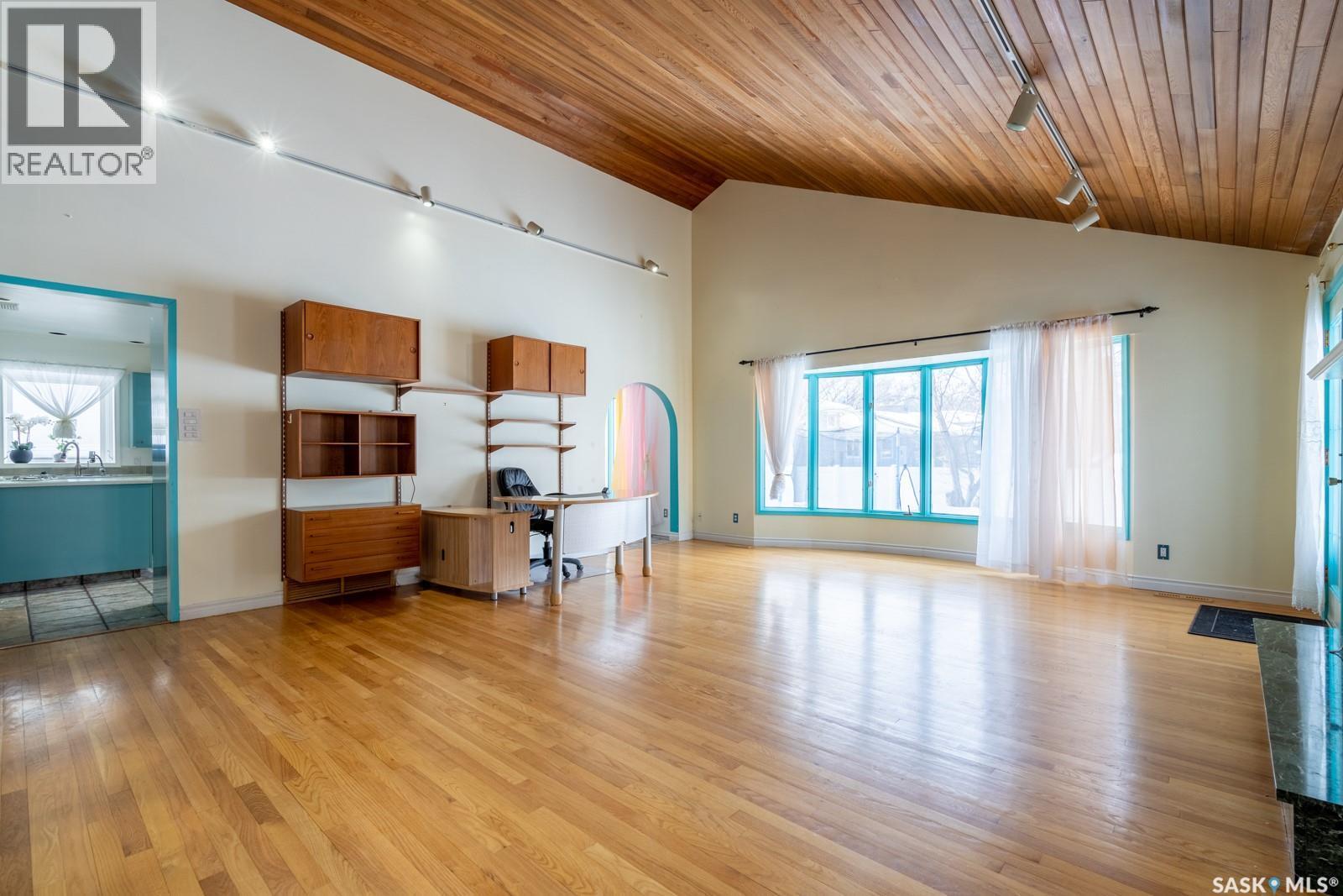 6 Hogarth Place, Regina, SK - Indoor