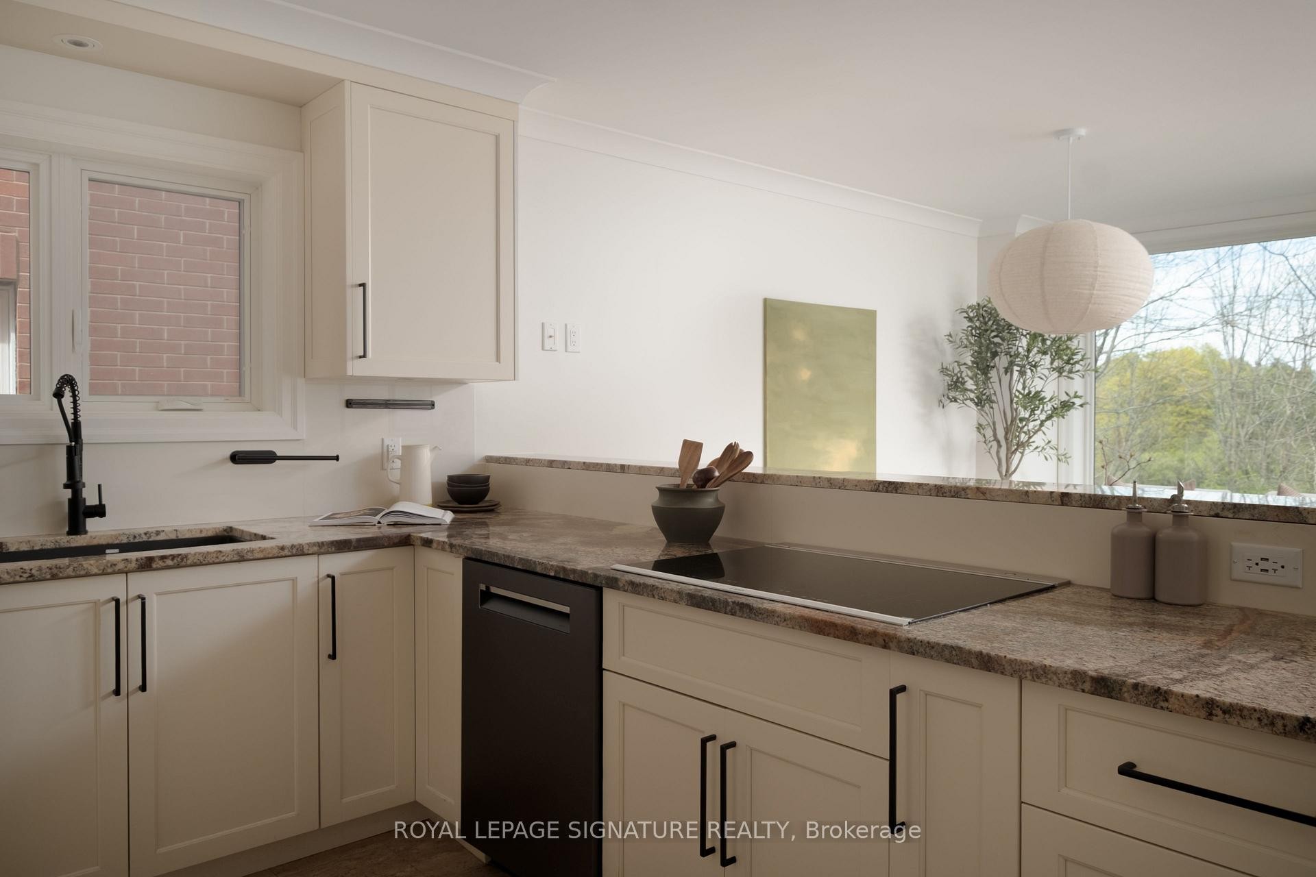 98 Dallimore Circle, Toronto, ON - Indoor Photo Showing Kitchen