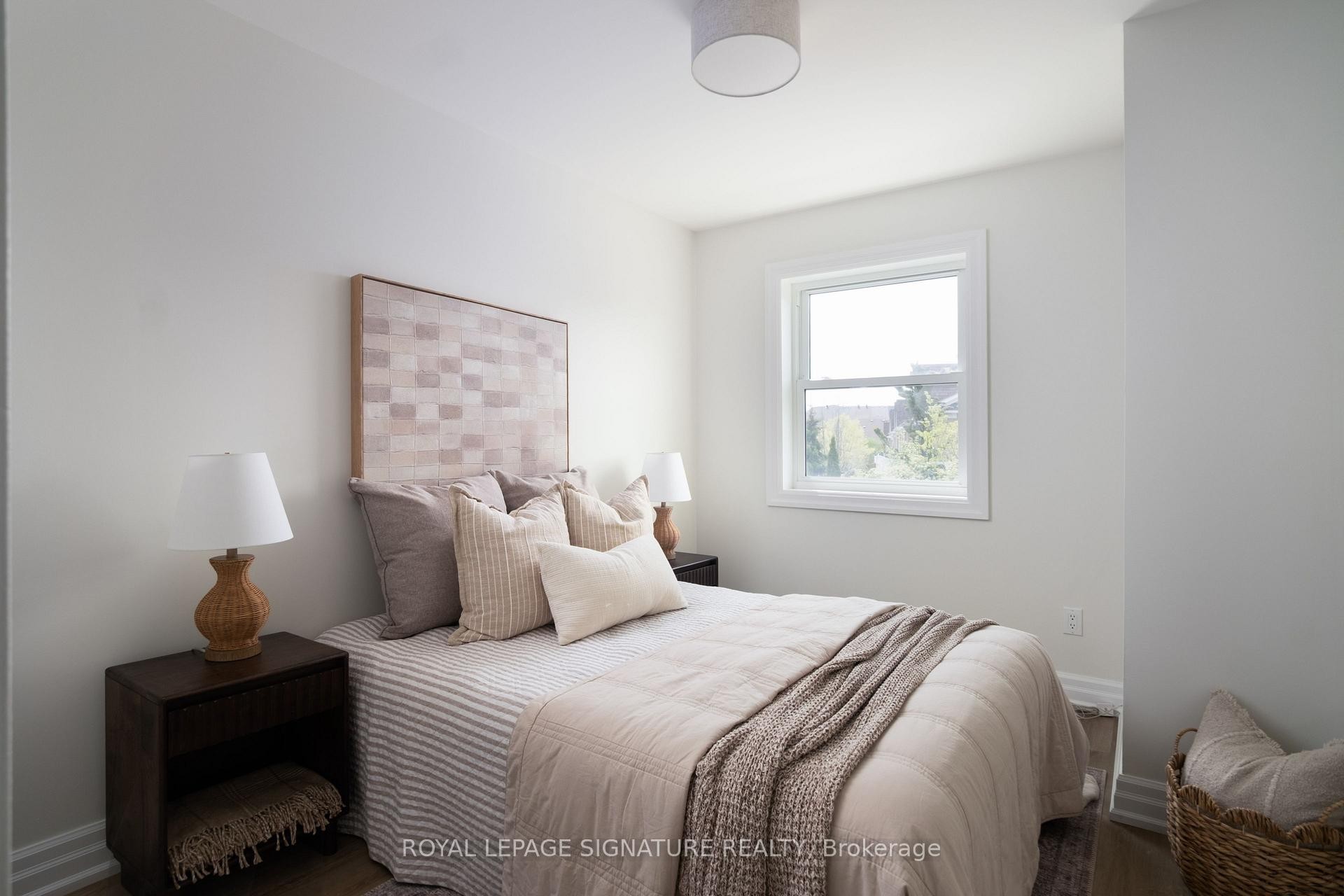 98 Dallimore Circle, Toronto, ON - Indoor Photo Showing Bedroom