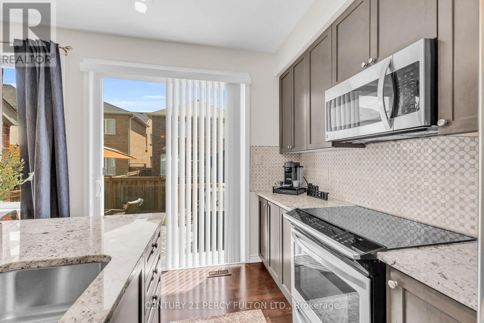 458 Etheridge Avenue, Milton, ON - Indoor Photo Showing Kitchen With Upgraded Kitchen