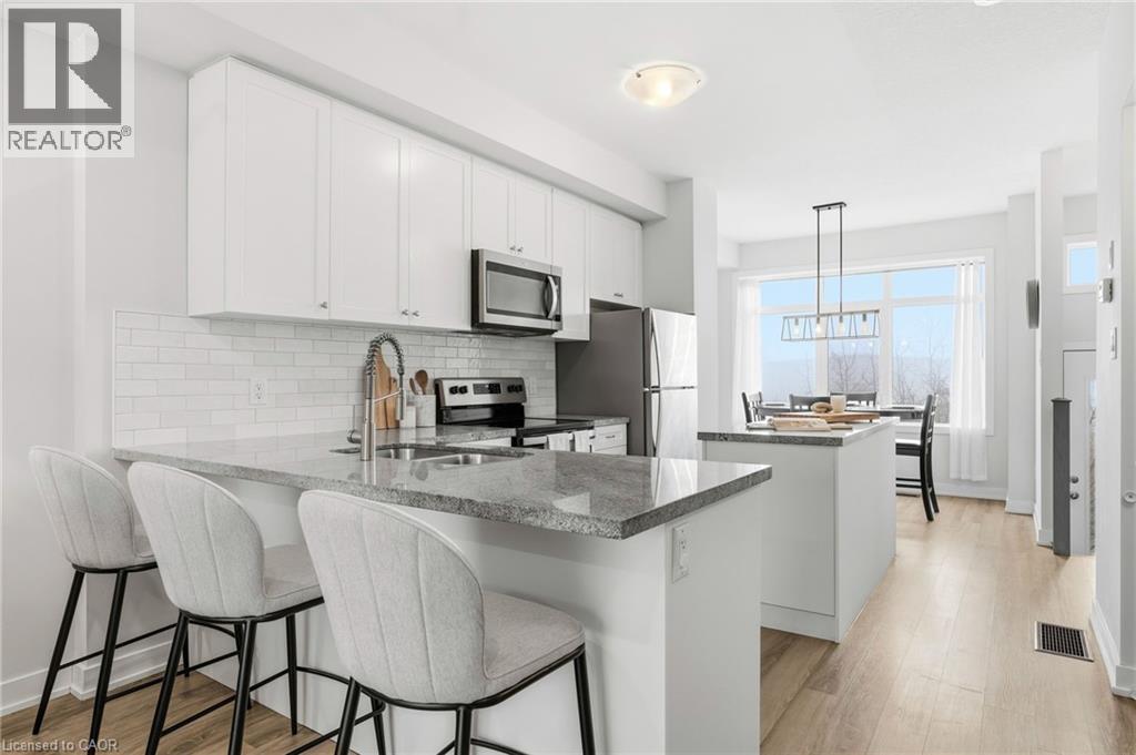 59 Markle Crescent, Ancaster, ON - Indoor Photo Showing Kitchen With Upgraded Kitchen