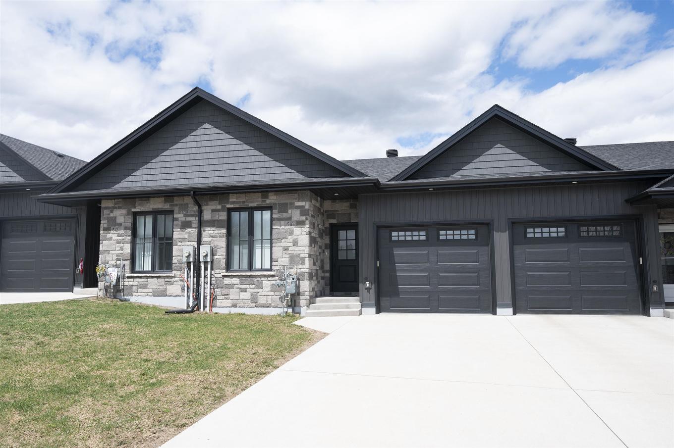 510 Gemstone Drive, Thunder Bay, ON - Outdoor With Facade
