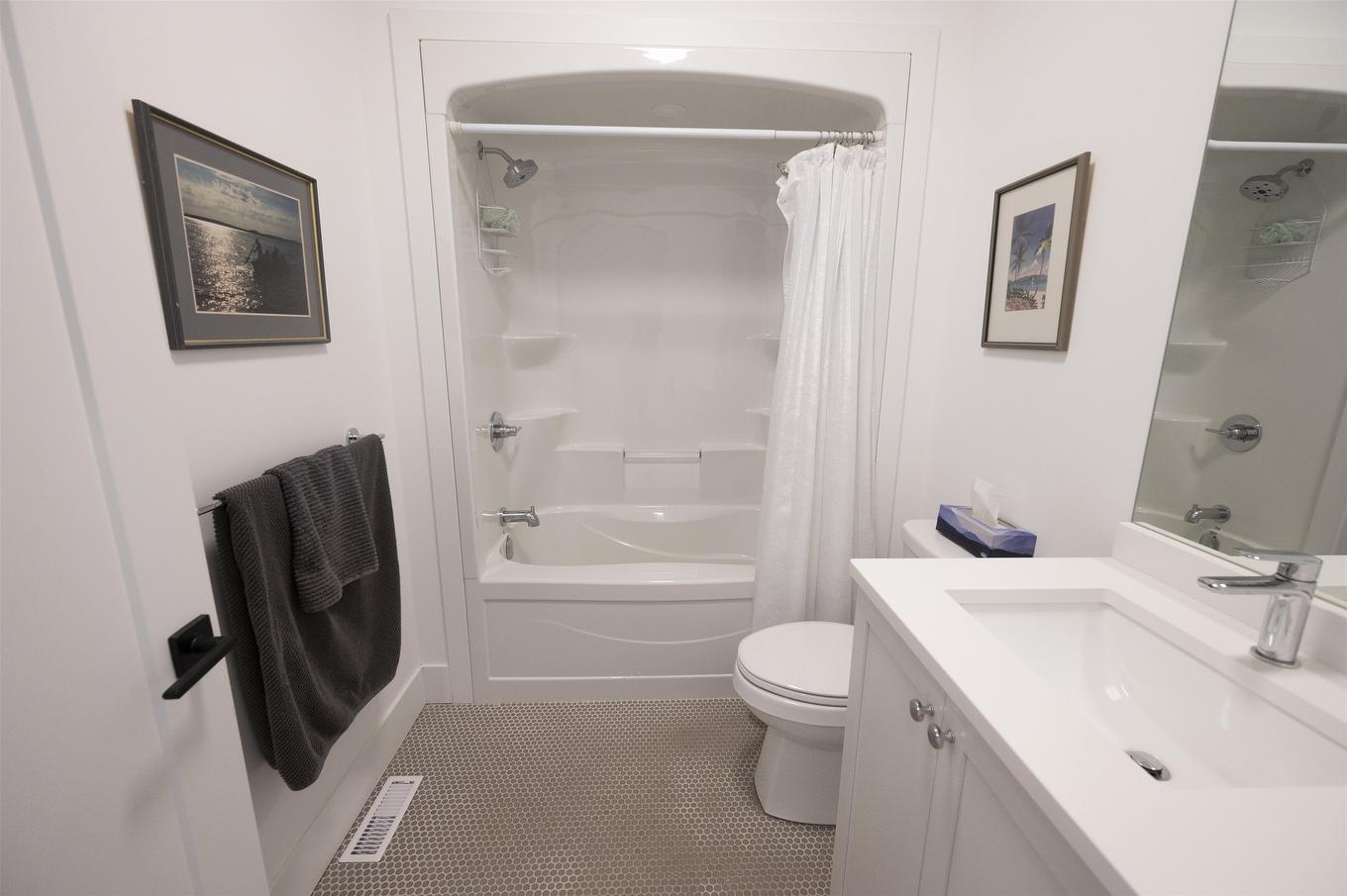 510 Gemstone Drive, Thunder Bay, ON - Indoor Photo Showing Bathroom