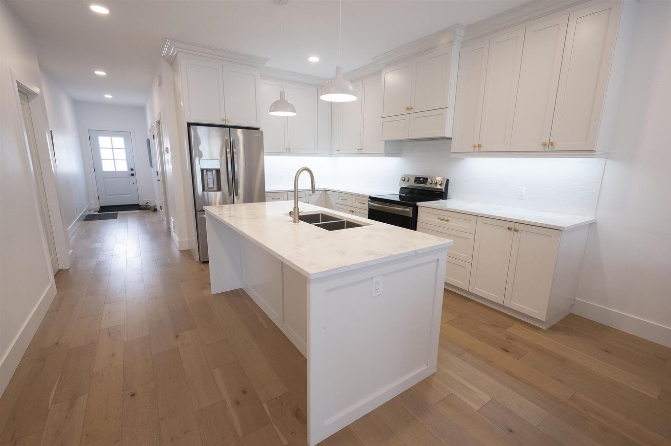510 Gemstone Drive, Thunder Bay, ON - Indoor Photo Showing Kitchen With Double Sink With Upgraded Kitchen