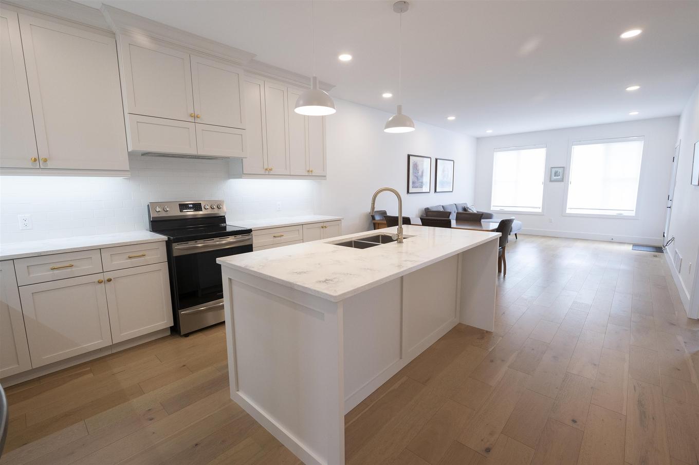 510 Gemstone Drive, Thunder Bay, ON - Indoor Photo Showing Kitchen With Double Sink