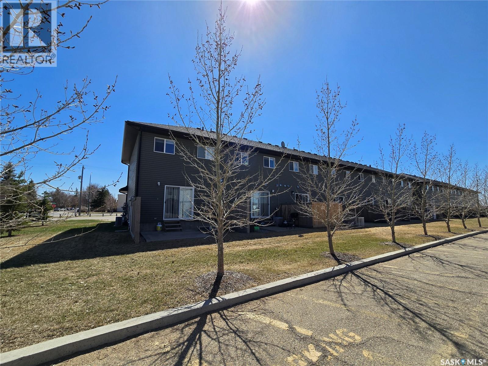 5 815 5Th Street Ne, Weyburn, SK