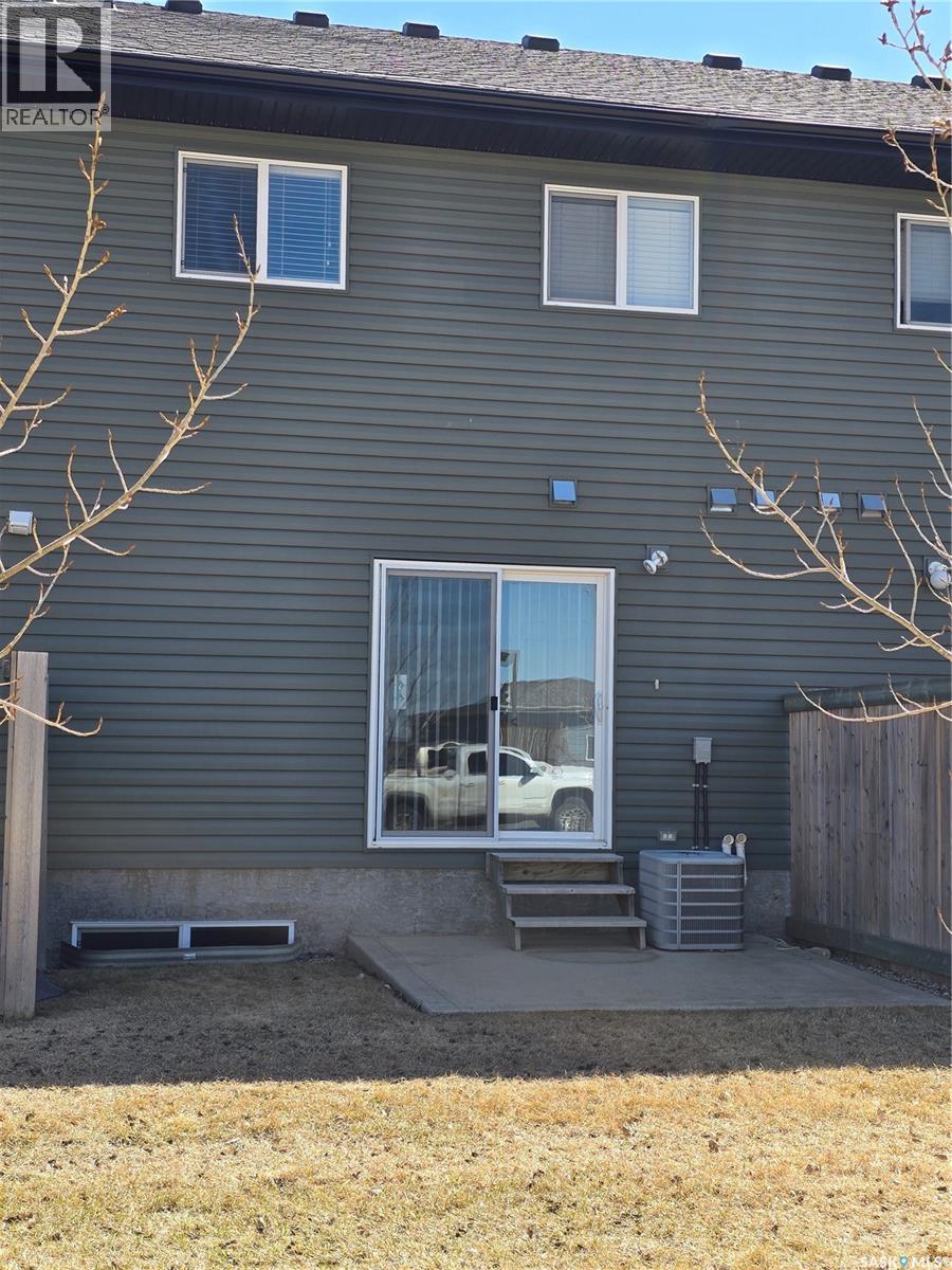 5 815 5Th Street Ne, Weyburn, SK