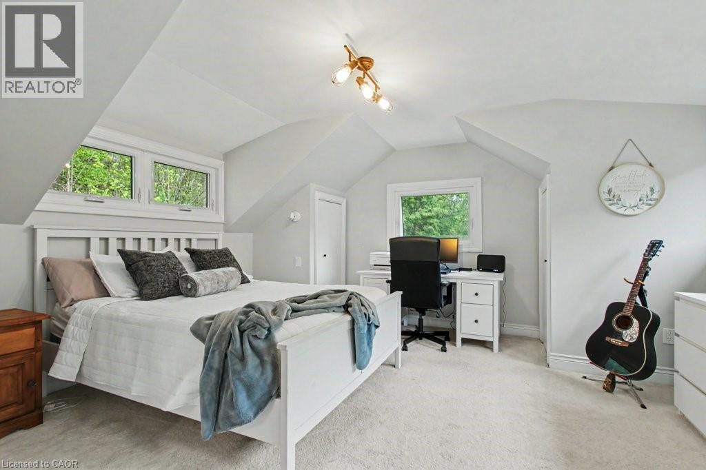 Bright bedroom with dormer ceilings and carpeting - 1333 Hidden Valley Road, Burlington, ON - Indoor Photo Showing Bathroom
