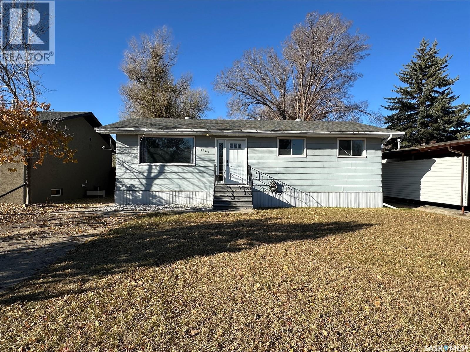 8368 Howard Avenue, Gull Lake, SK - Outdoor