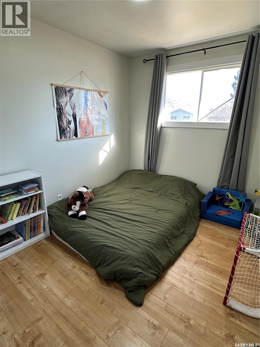 8368 Howard Avenue, Gull Lake, SK - Indoor Photo Showing Bedroom