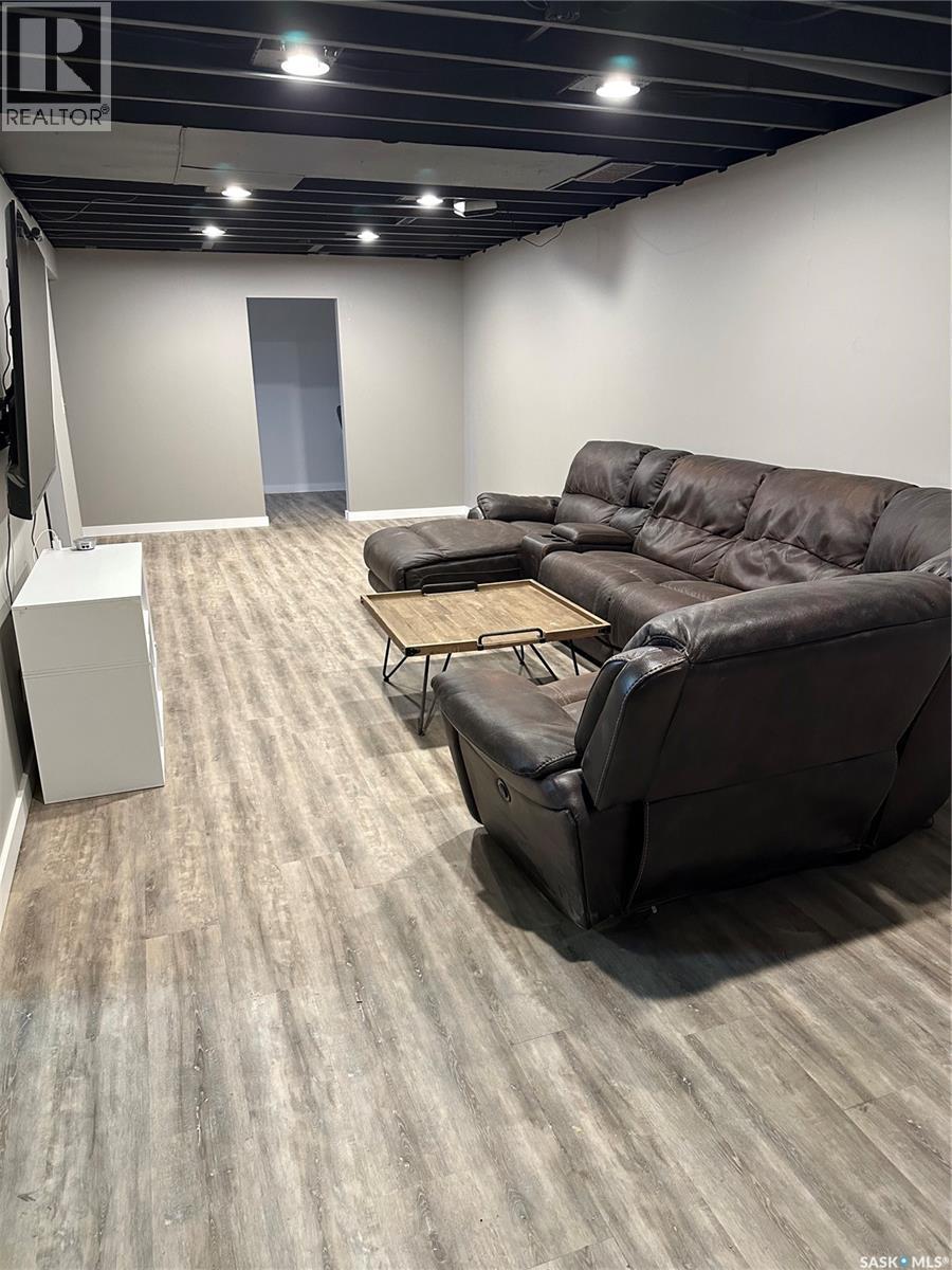 8368 Howard Avenue, Gull Lake, SK - Indoor