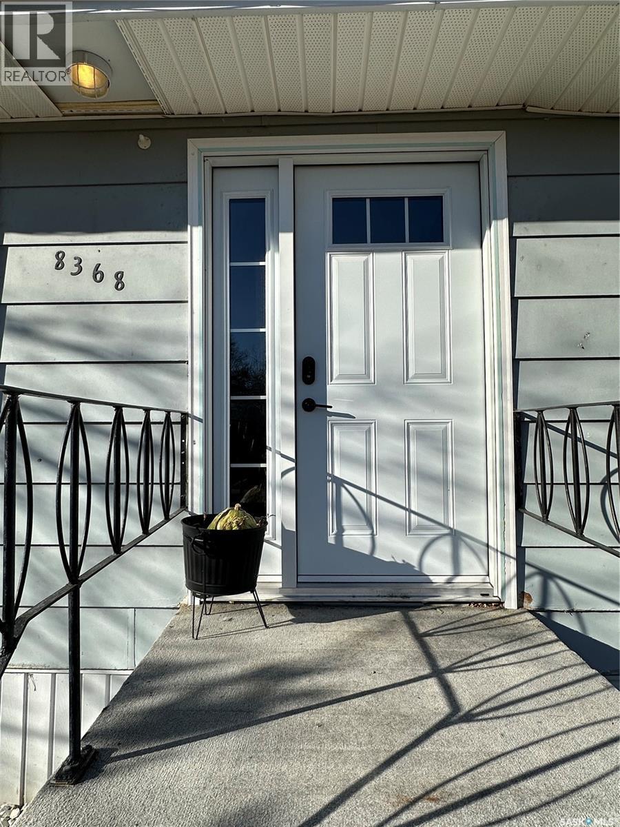 8368 Howard Avenue, Gull Lake, SK - With Exterior