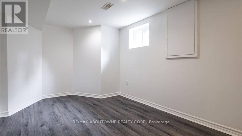 43 Crooks Street, Hamilton, ON - Indoor Photo Showing Other Room