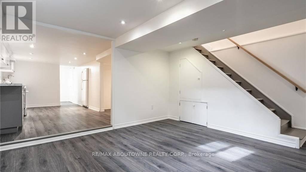 43 Crooks Street, Hamilton, ON - Indoor Photo Showing Other Room