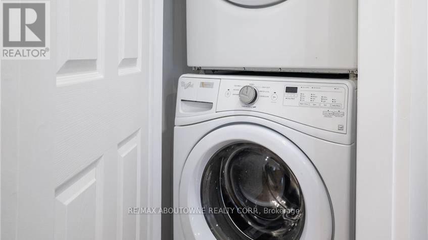 43 Crooks Street, Hamilton, ON - Indoor Photo Showing Laundry Room
