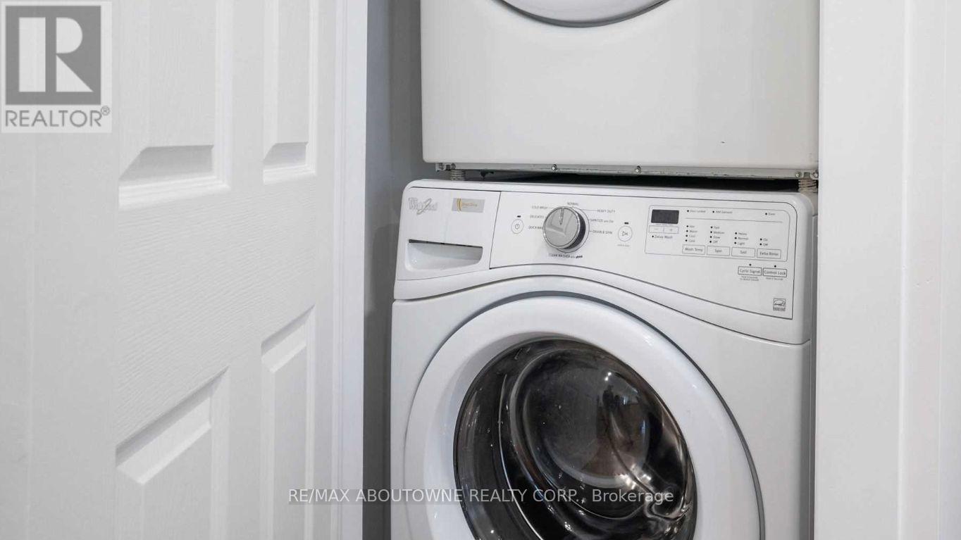 43 Crooks Street, Hamilton, ON - Indoor Photo Showing Laundry Room