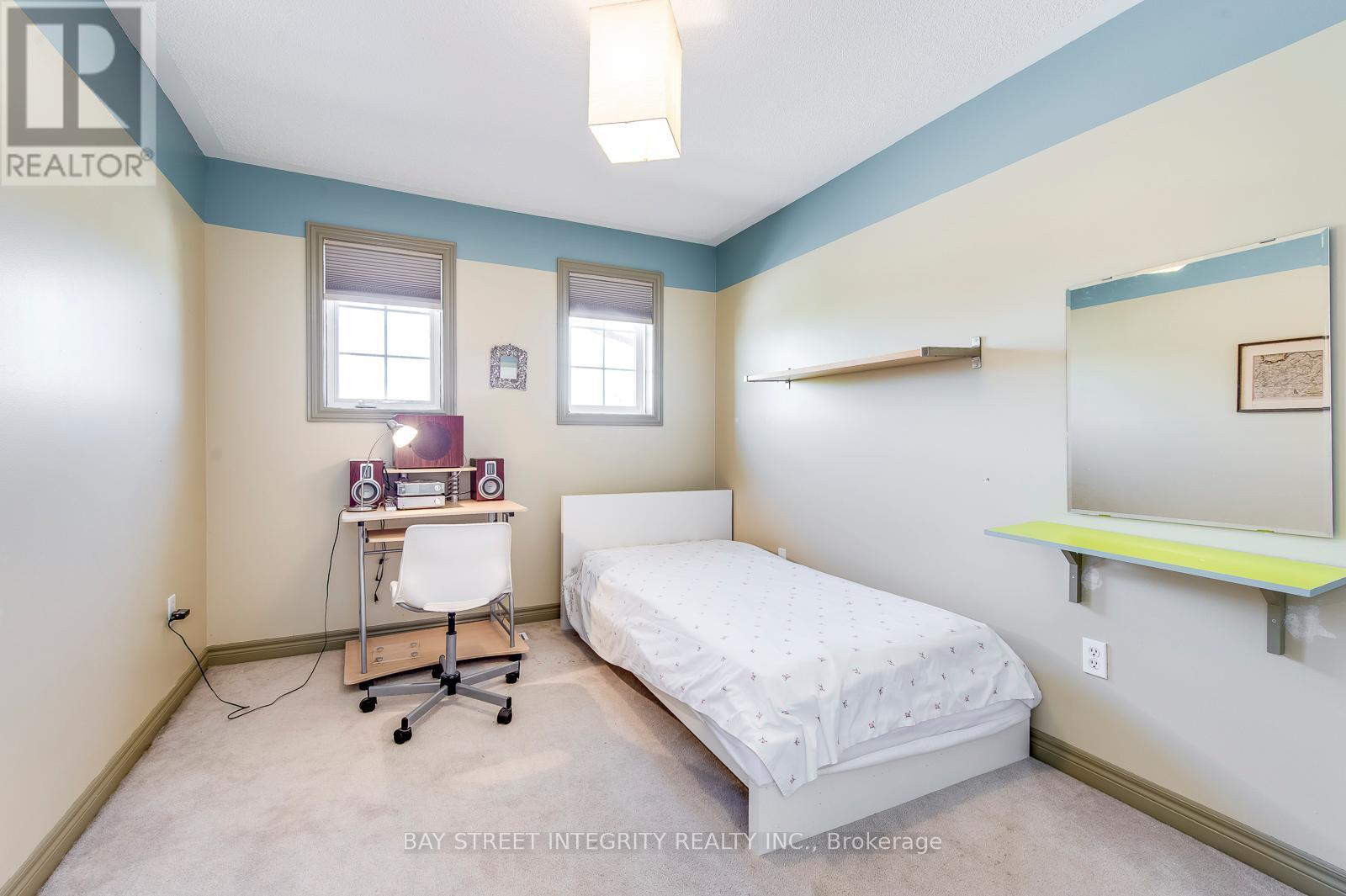 5326 Dryden Avenue, Burlington, ON - Indoor Photo Showing Bedroom