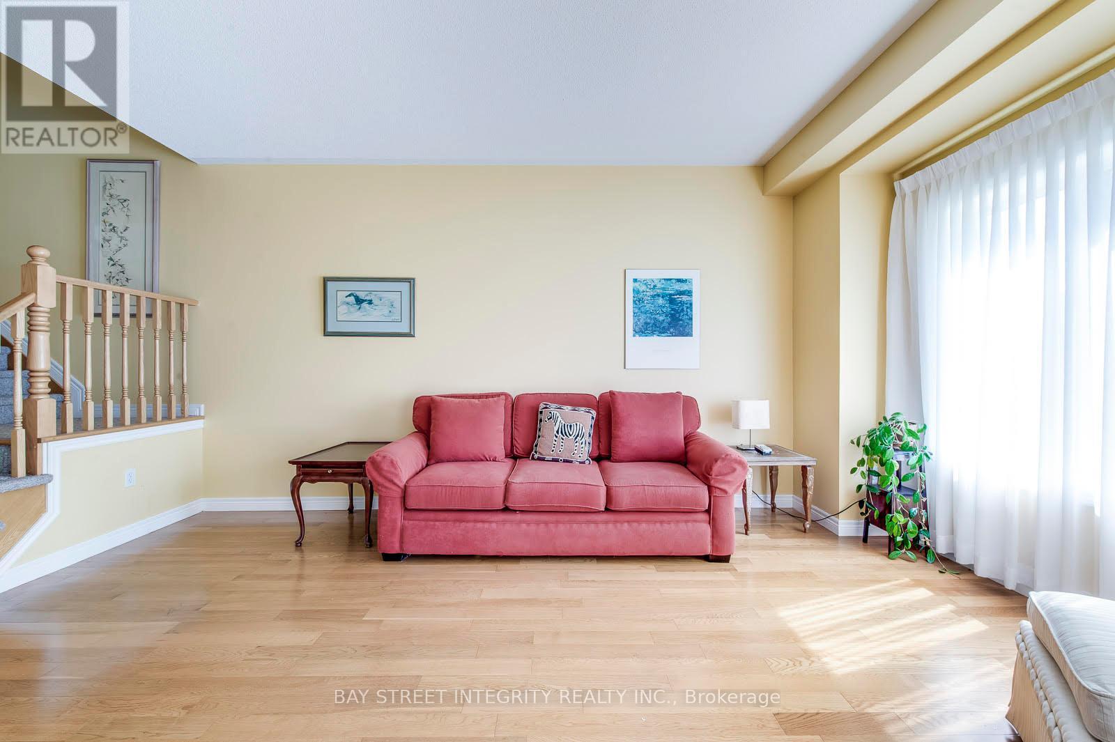 5326 Dryden Avenue, Burlington, ON - Indoor Photo Showing Living Room