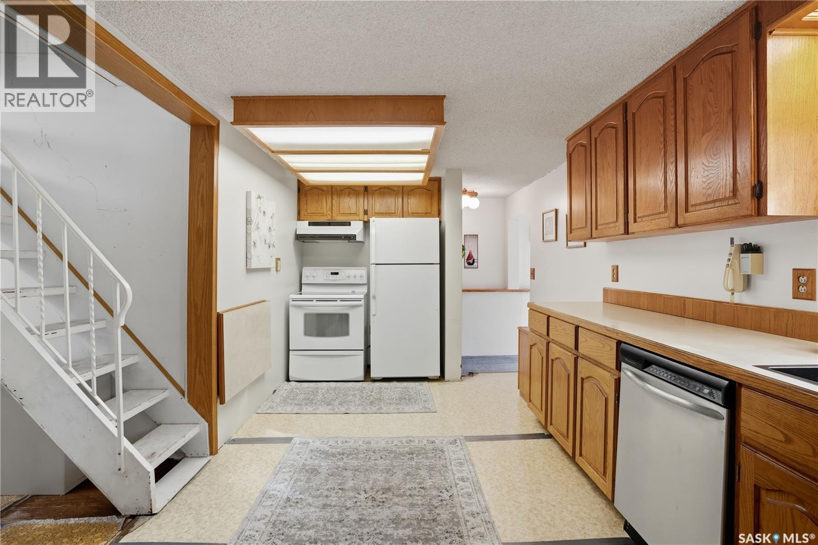 2425 Edgar Street, Regina, SK - Indoor Photo Showing Kitchen
