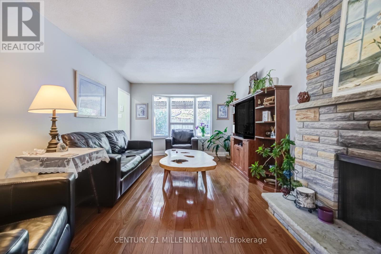 7220 Danton Promenade, Mississauga, ON - Indoor Photo Showing Living Room With Fireplace