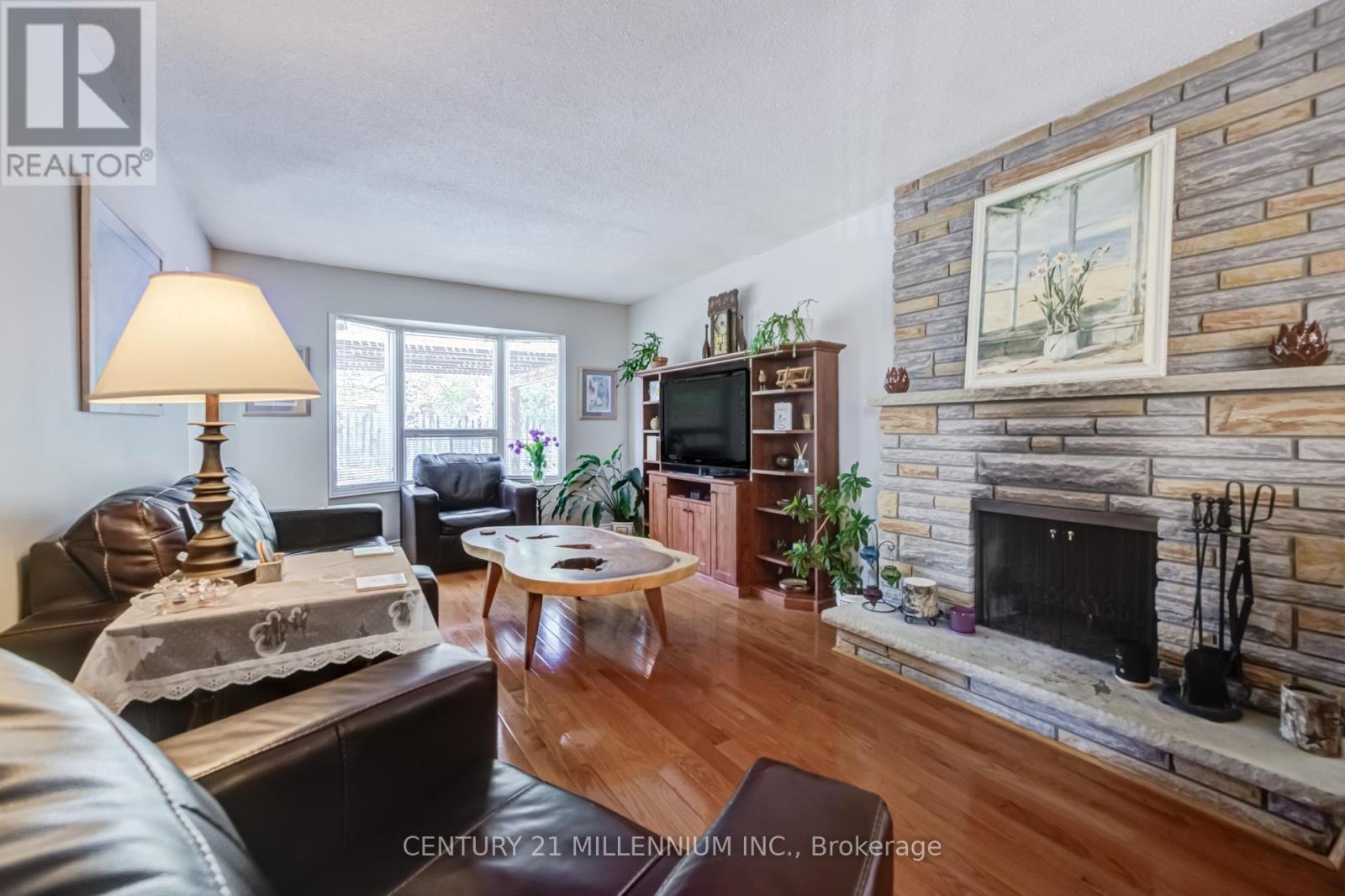 7220 Danton Promenade, Mississauga, ON - Indoor Photo Showing Living Room With Fireplace