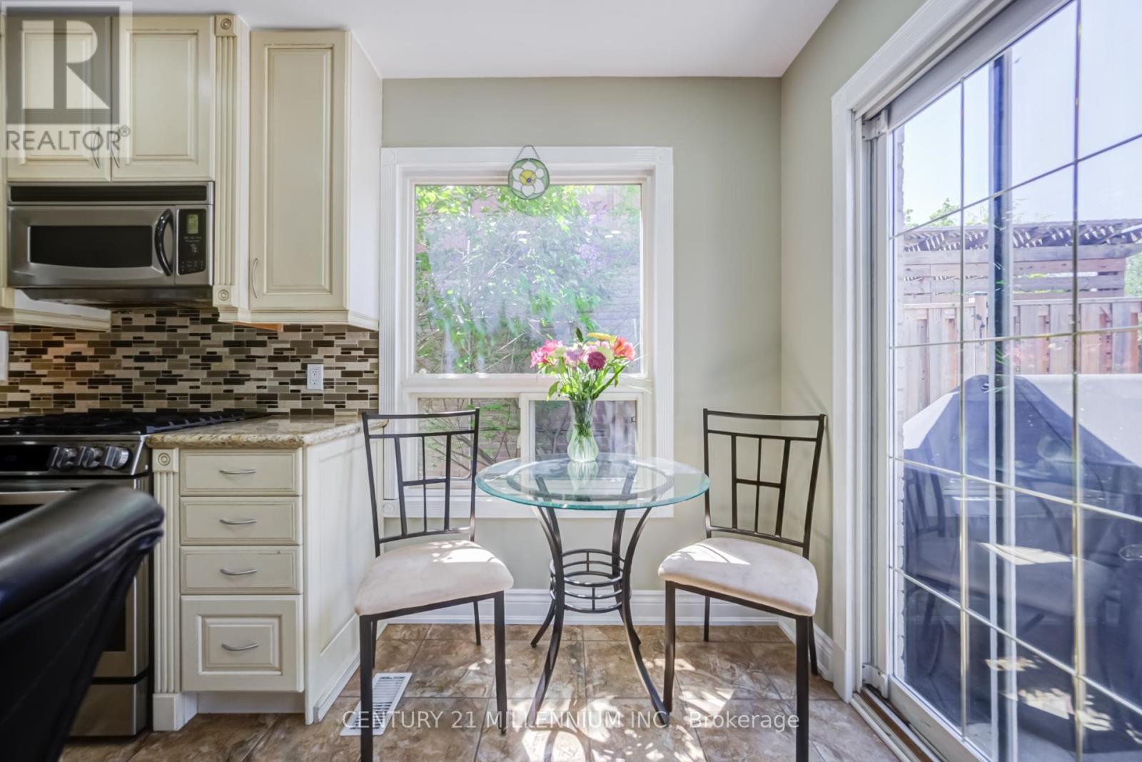 7220 Danton Promenade, Mississauga, ON - Indoor