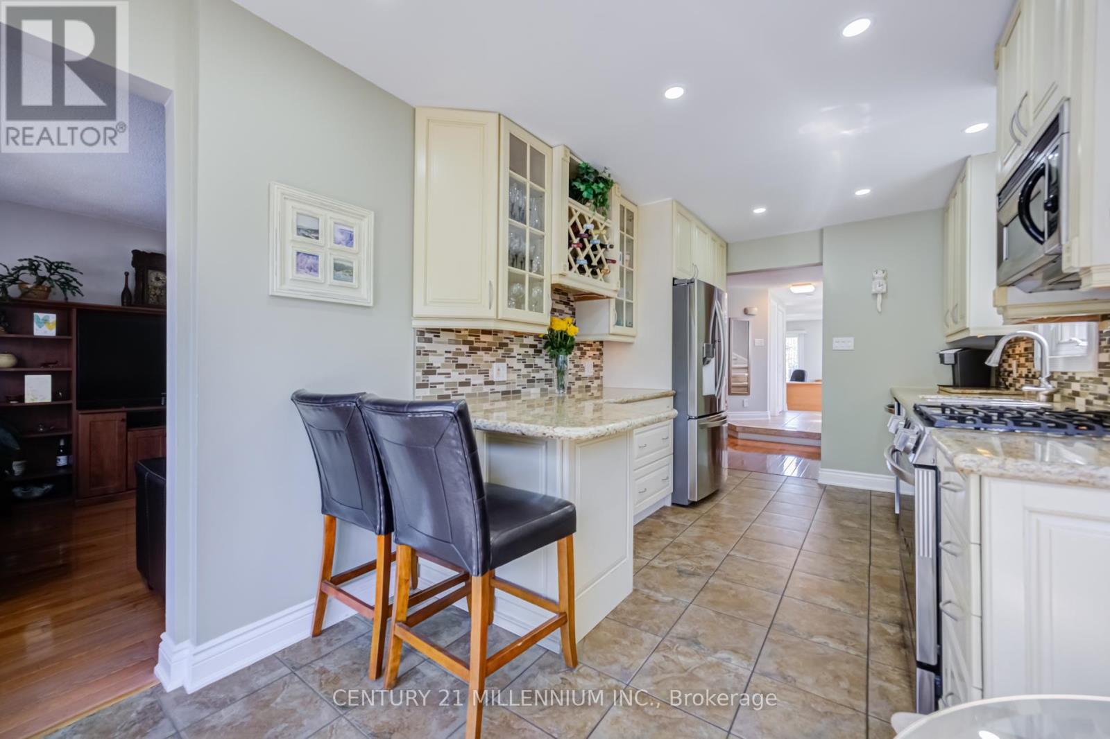 7220 Danton Promenade, Mississauga, ON - Indoor