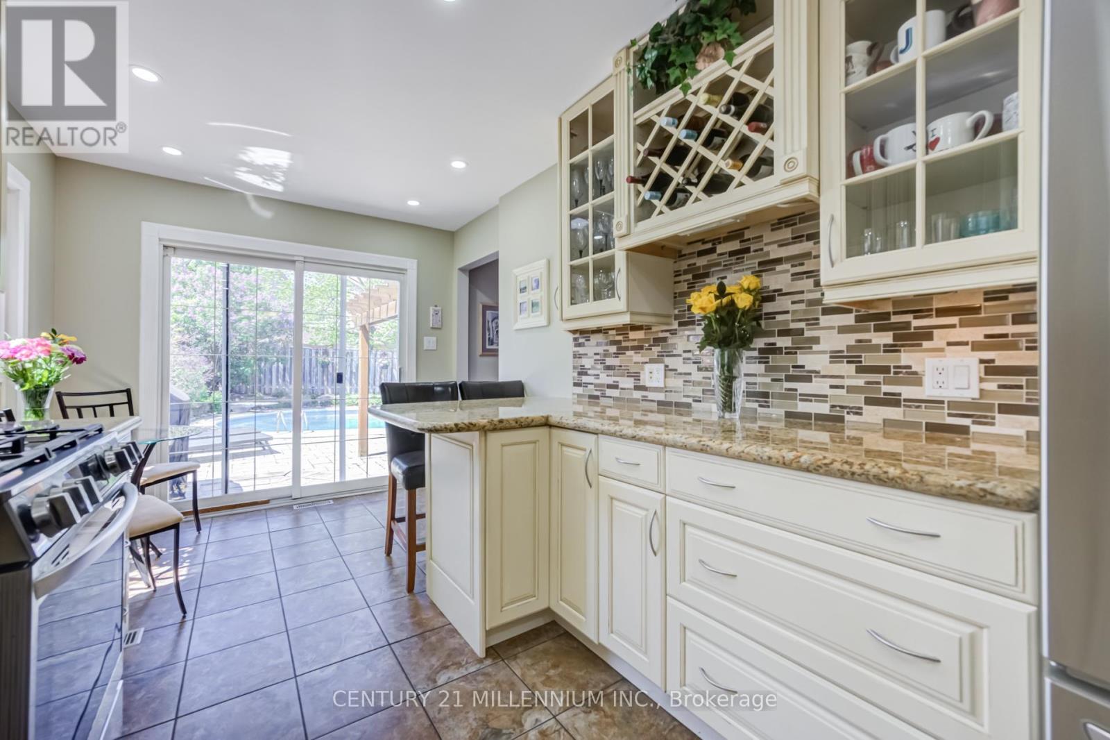7220 Danton Promenade, Mississauga, ON - Indoor Photo Showing Kitchen With Upgraded Kitchen