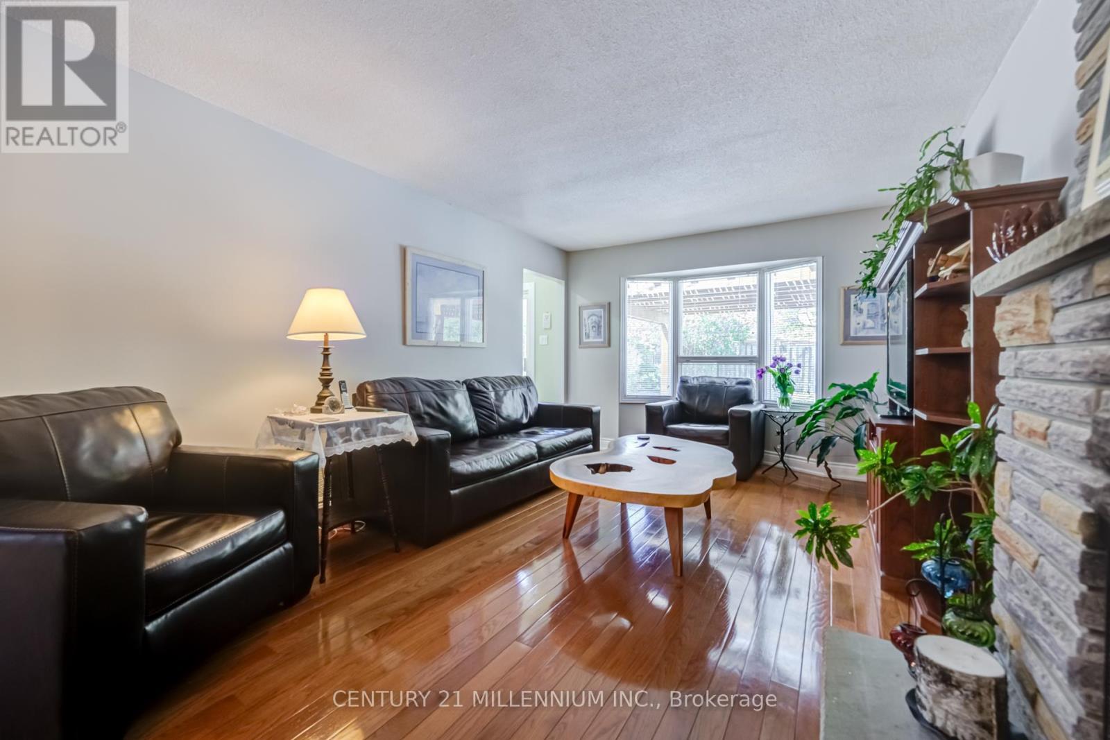 7220 Danton Promenade, Mississauga, ON - Indoor Photo Showing Living Room With Fireplace