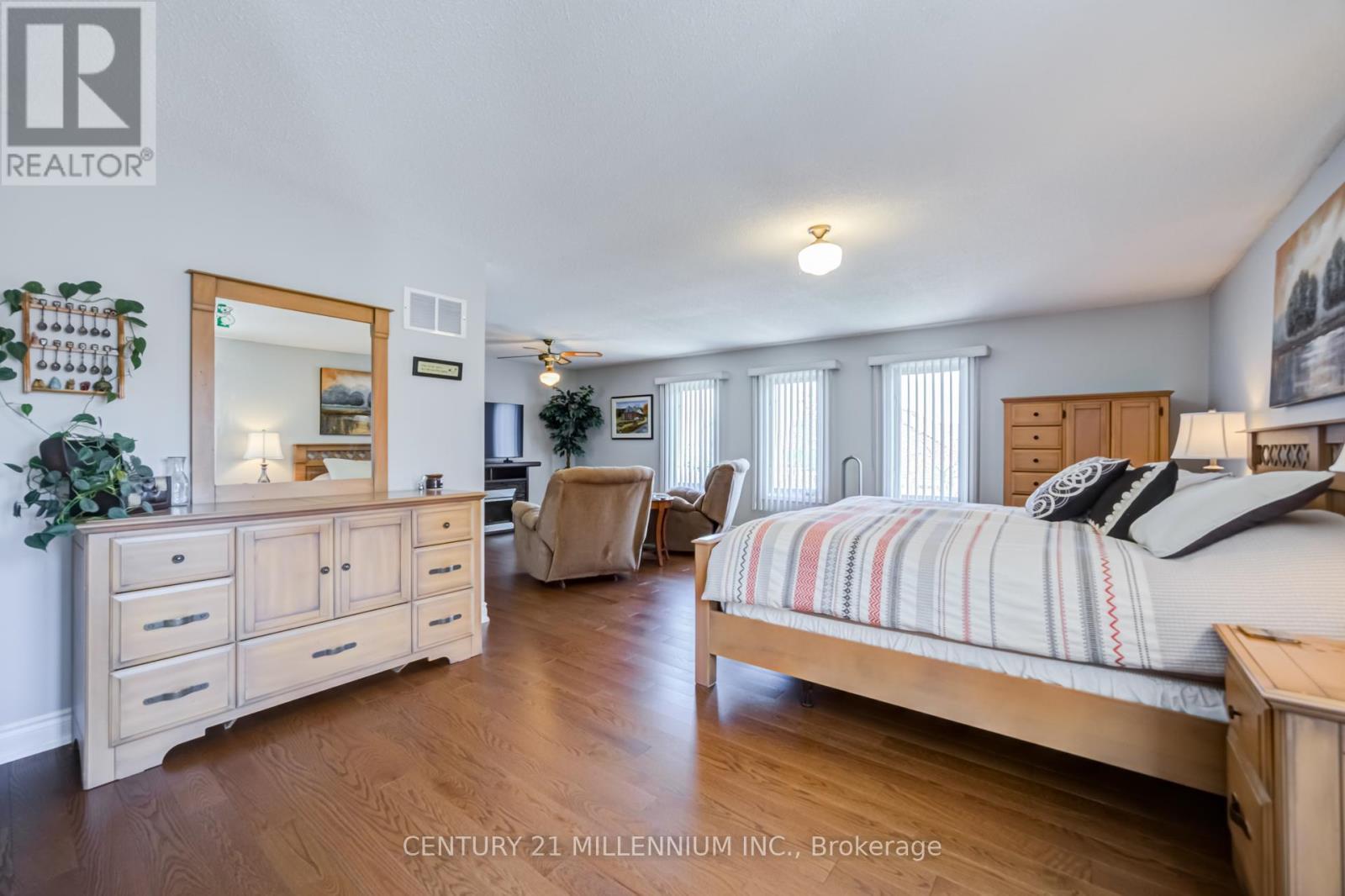 7220 Danton Promenade, Mississauga, ON - Indoor Photo Showing Bedroom