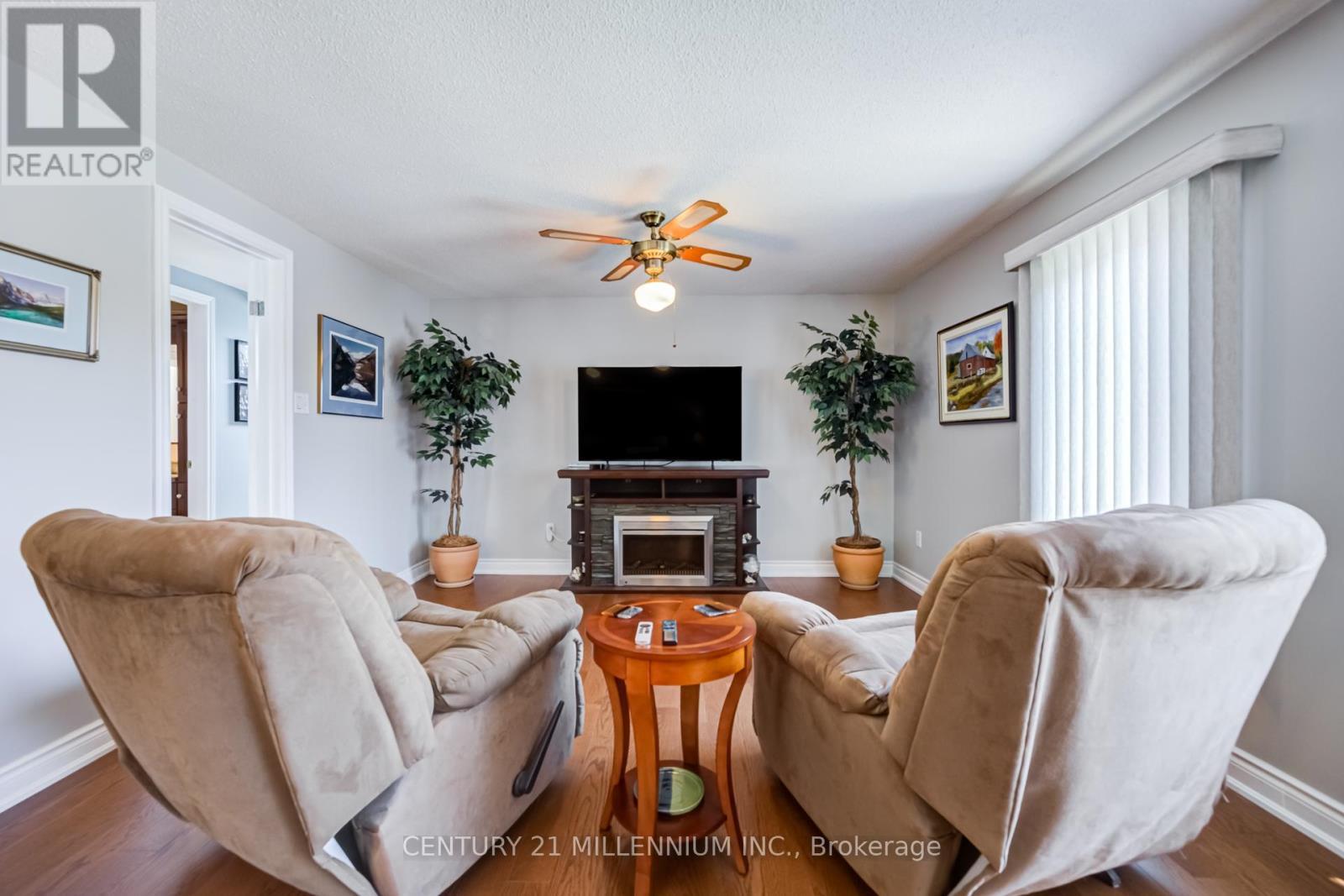 7220 Danton Promenade, Mississauga, ON - Indoor Photo Showing Living Room With Fireplace