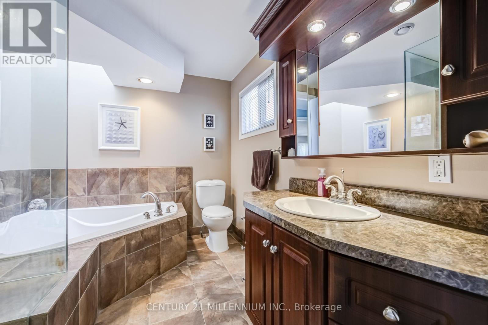 7220 Danton Promenade, Mississauga, ON - Indoor Photo Showing Bathroom